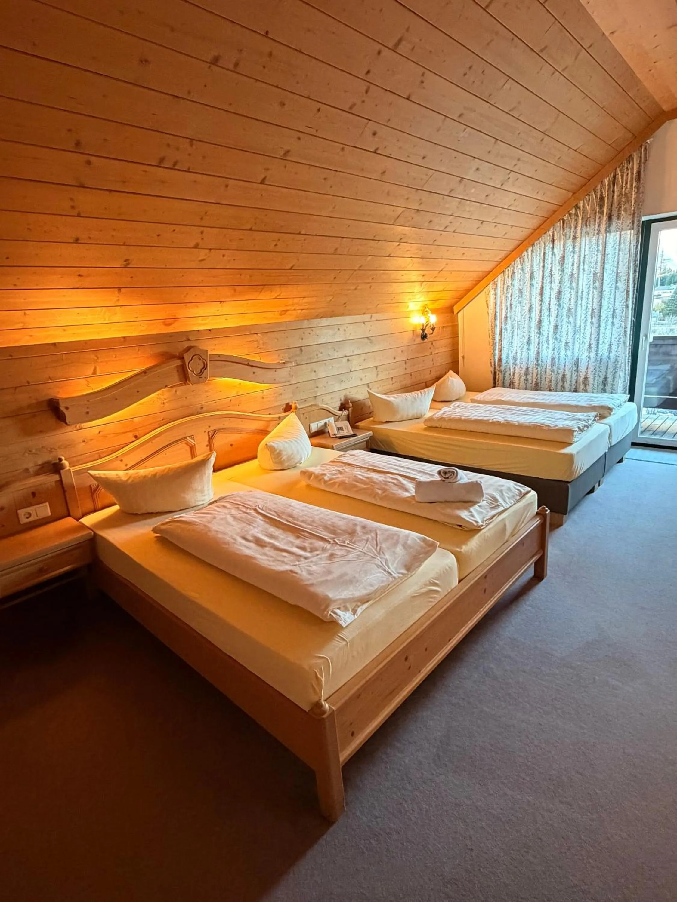 Bed in Hotel Gruberhof Innsbruck Igls B&B