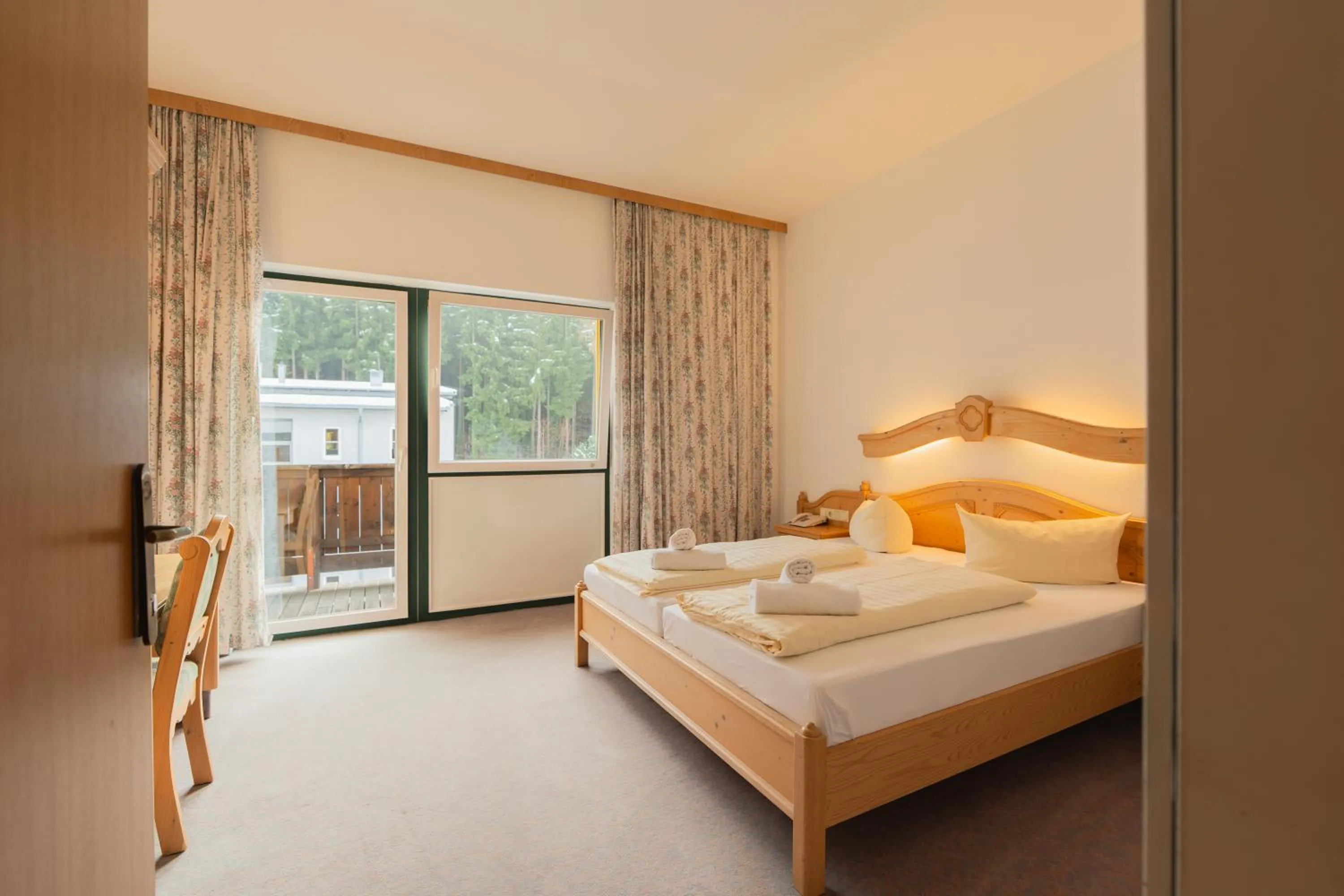 Bed in Hotel Gruberhof Innsbruck Igls B&B