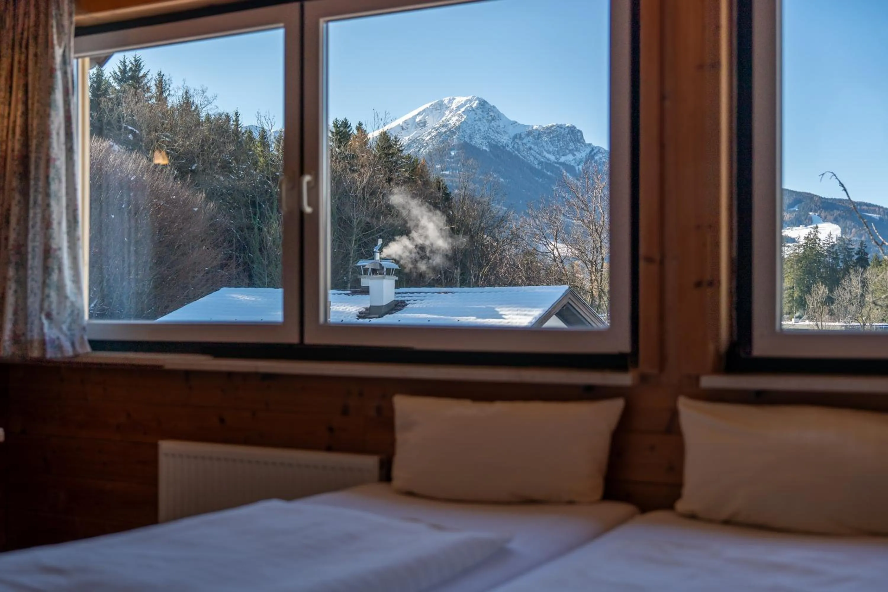 Bed in Hotel Gruberhof Innsbruck Igls B&B