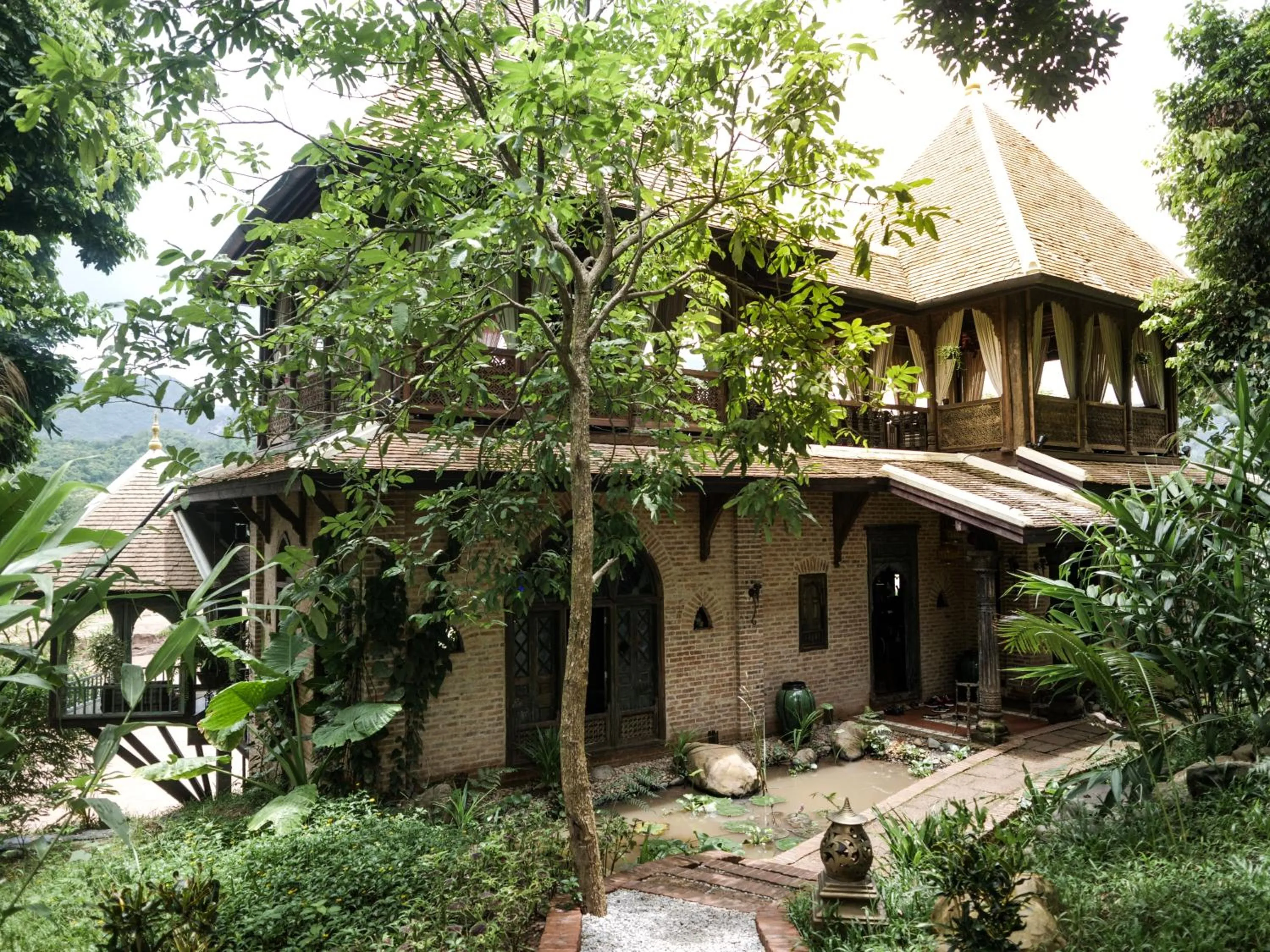 Restaurant/places to eat in Chateau Orientale Resort