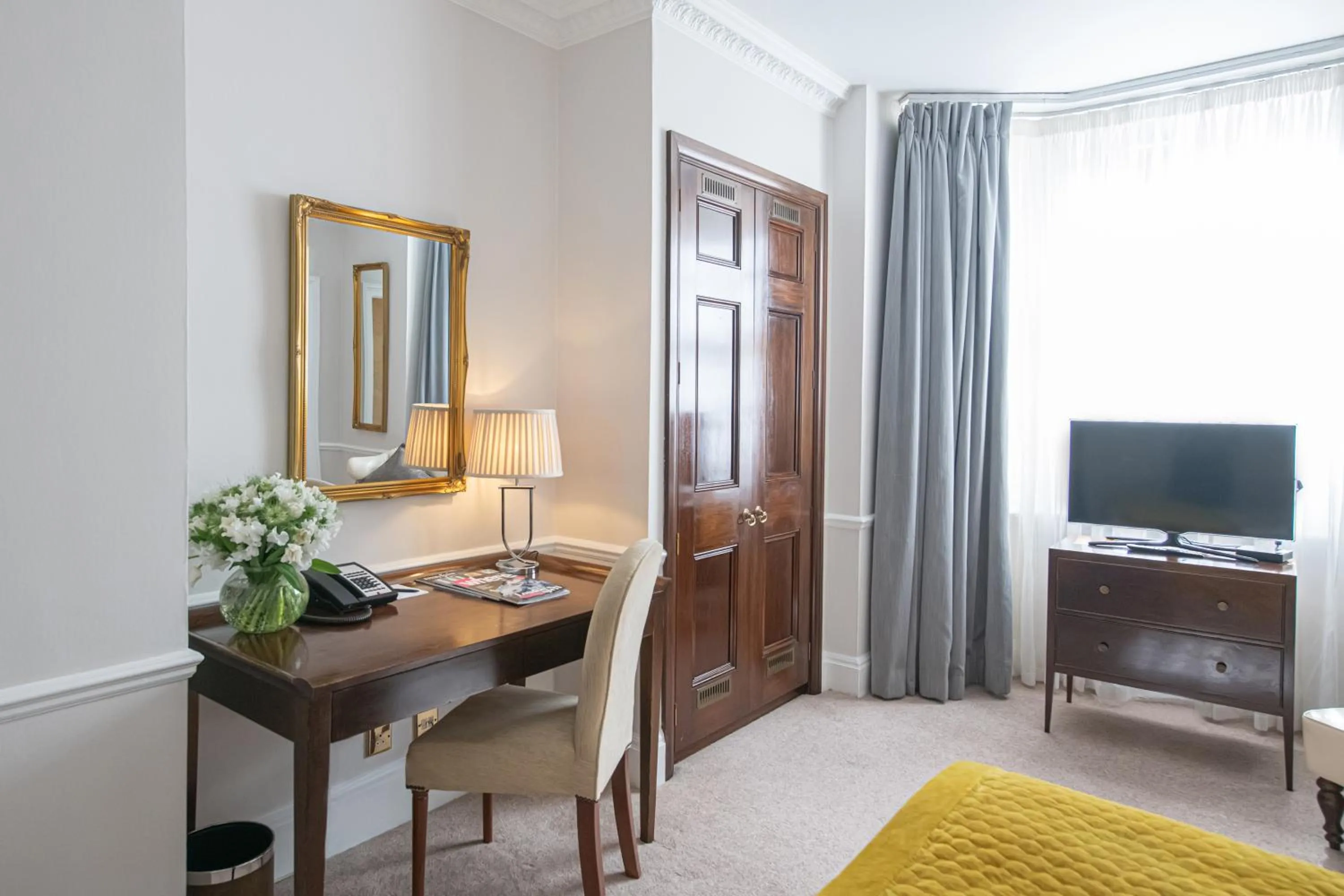 TV and multimedia in Dukes London