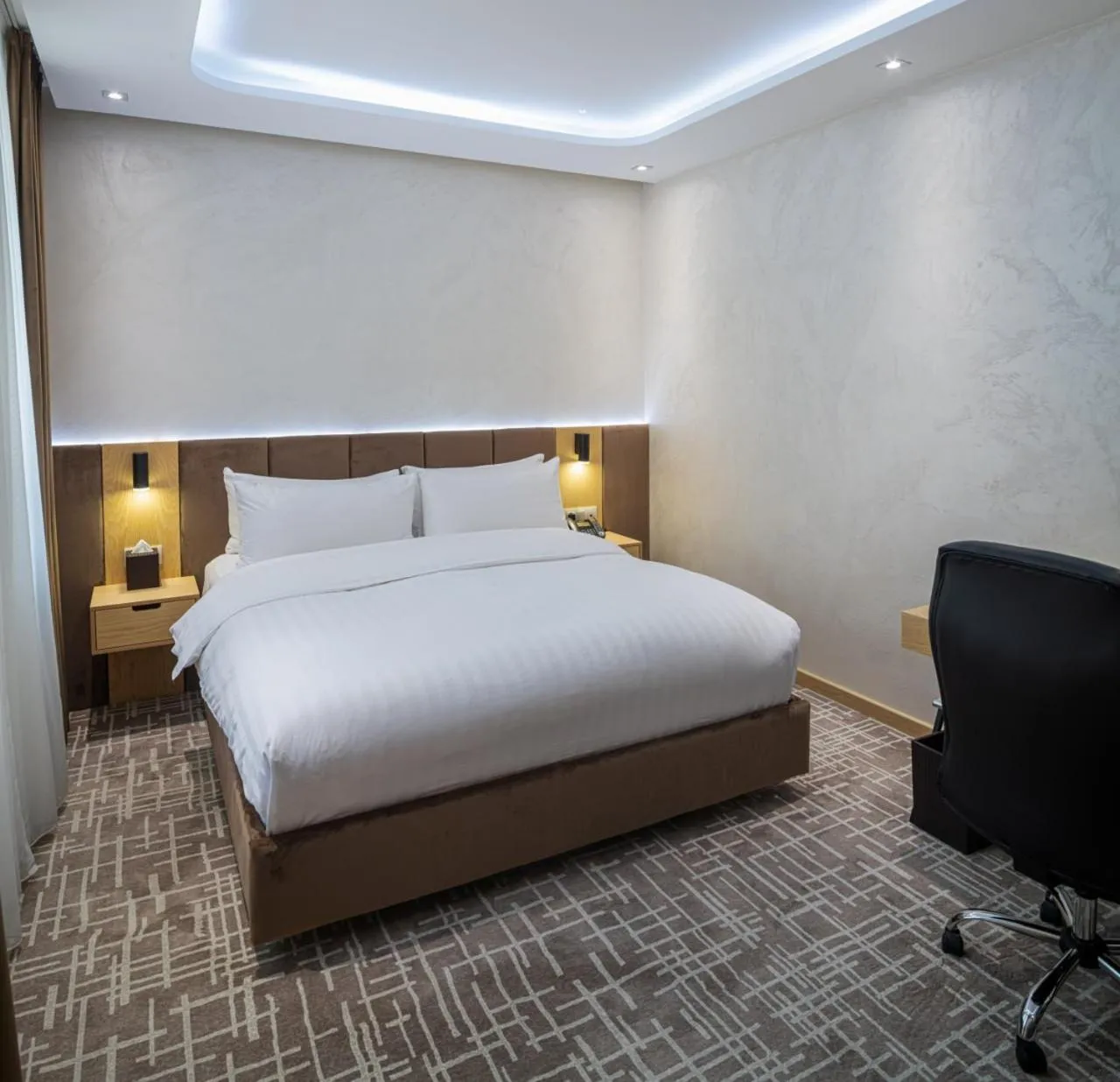 Bed in LOTTE City Hotels Tashkent Palace