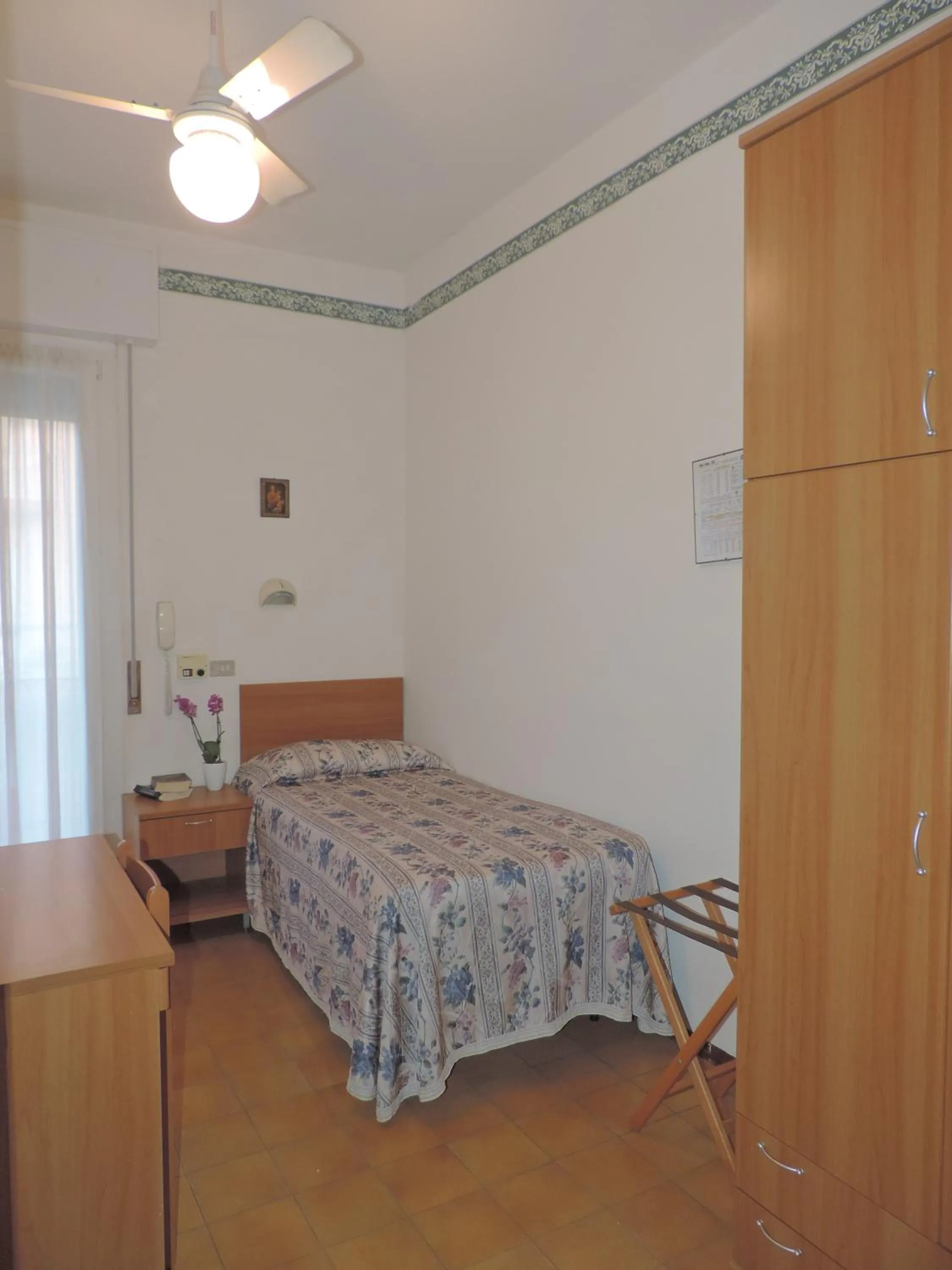 Photo of the whole room in Hotel Liliana