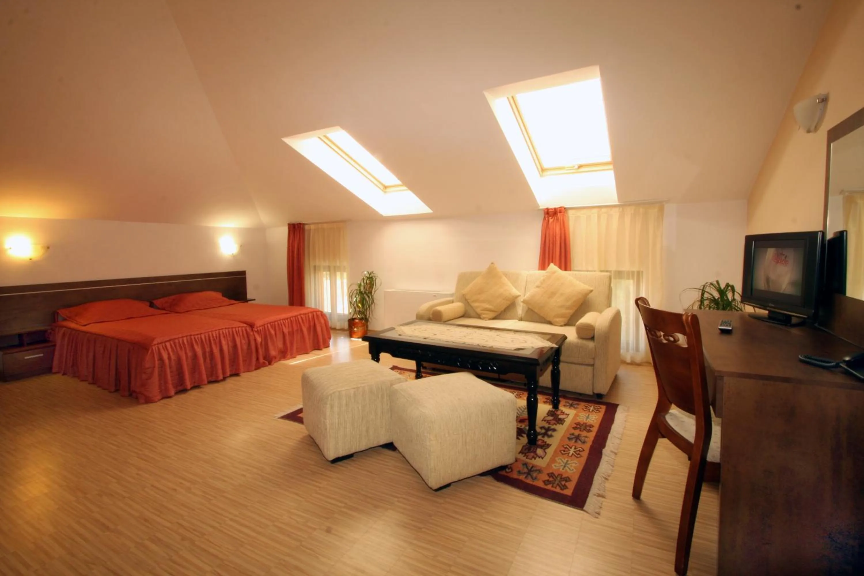 Photo of the whole room, Bed in Hotel Alafrangite