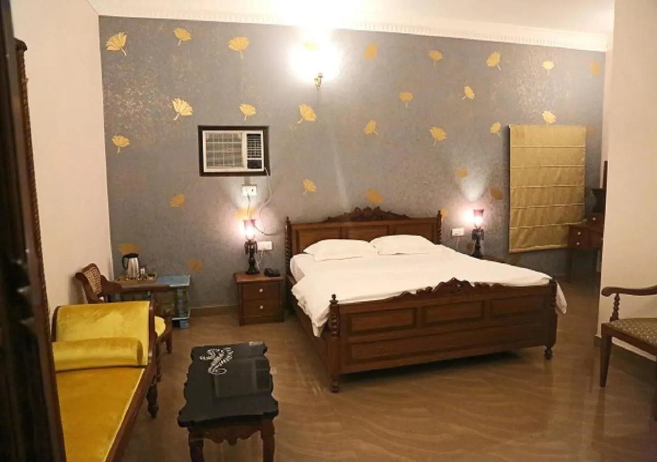 Living room, Bed in Vijaigarh Kothi - Heritage boutique