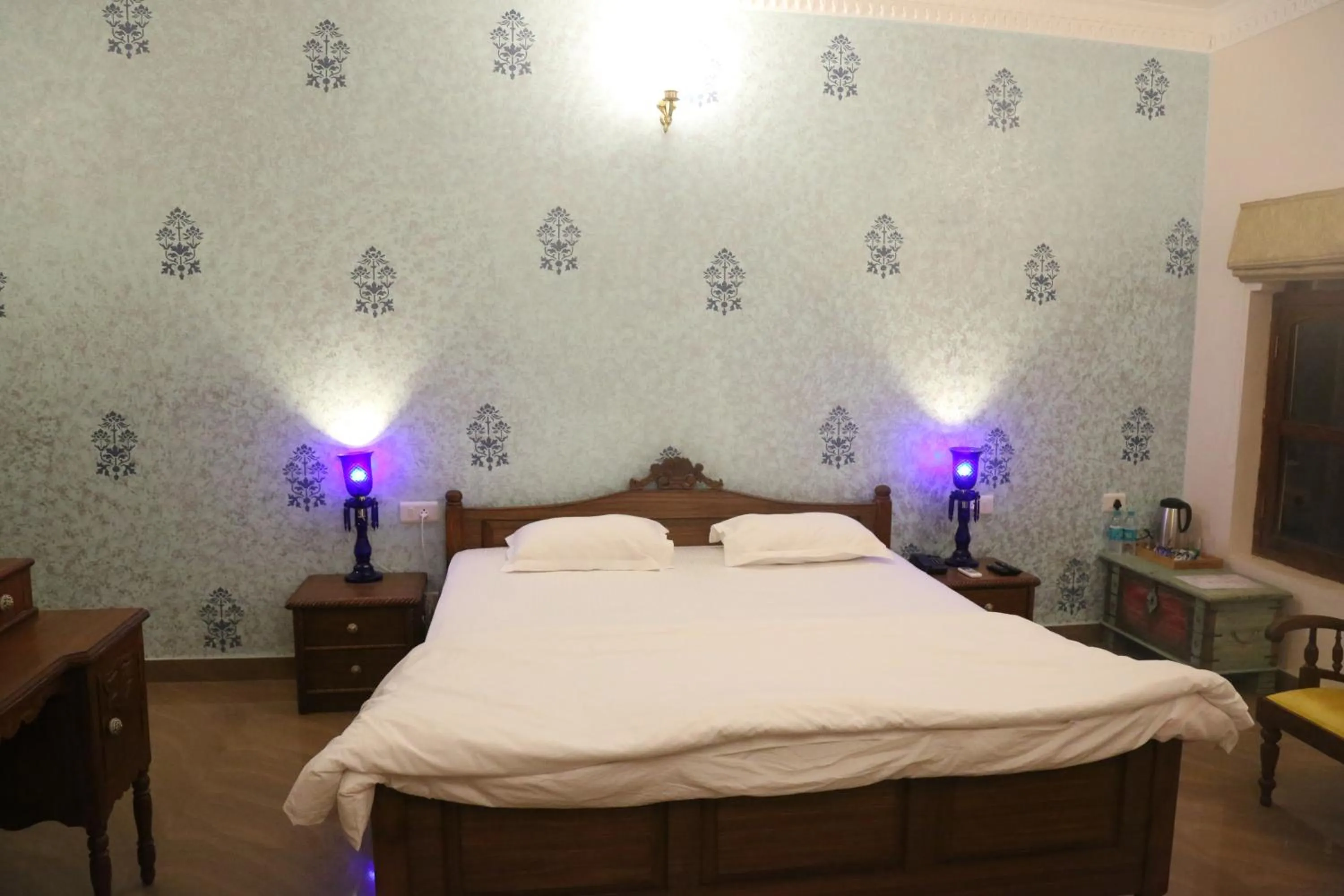 Bed in Vijaigarh Kothi - Heritage boutique