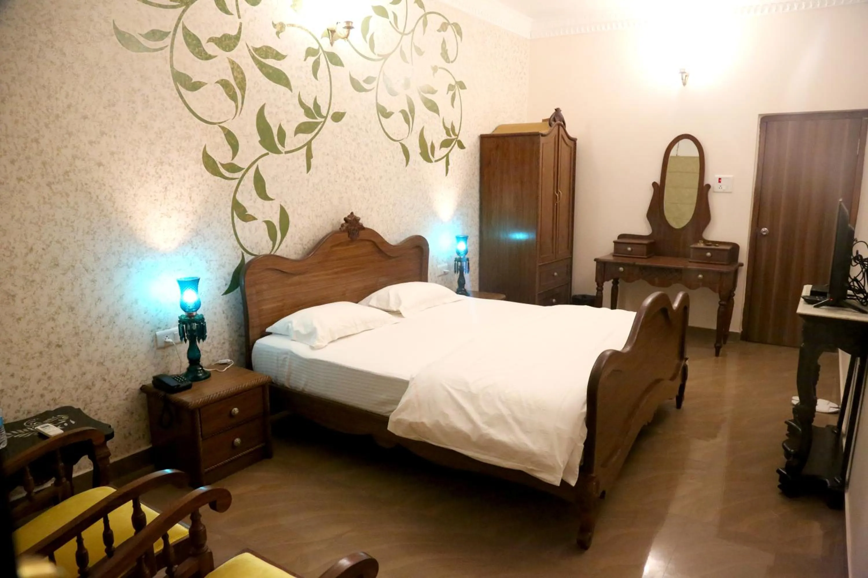 Bed in Vijaigarh Kothi - Heritage boutique