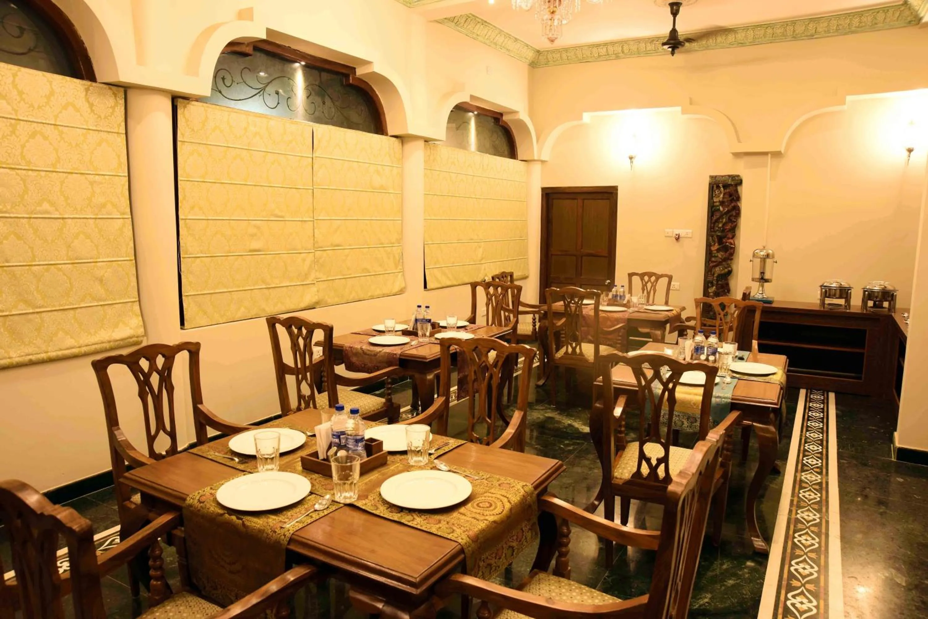 Dining area in Vijaigarh Kothi - Heritage boutique