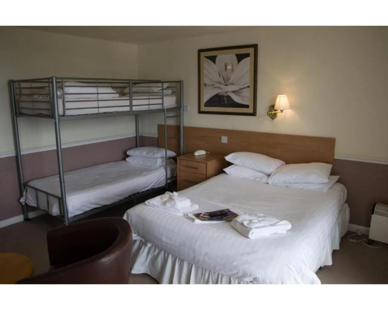 Bedroom, Bed in Diamond Hotel