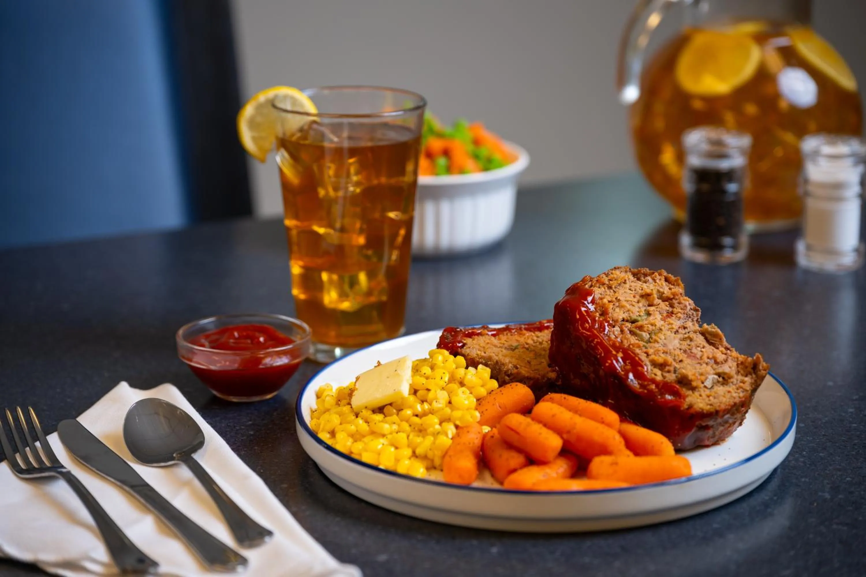 Restaurant/places to eat in Days Inn by Wyndham Asheville West