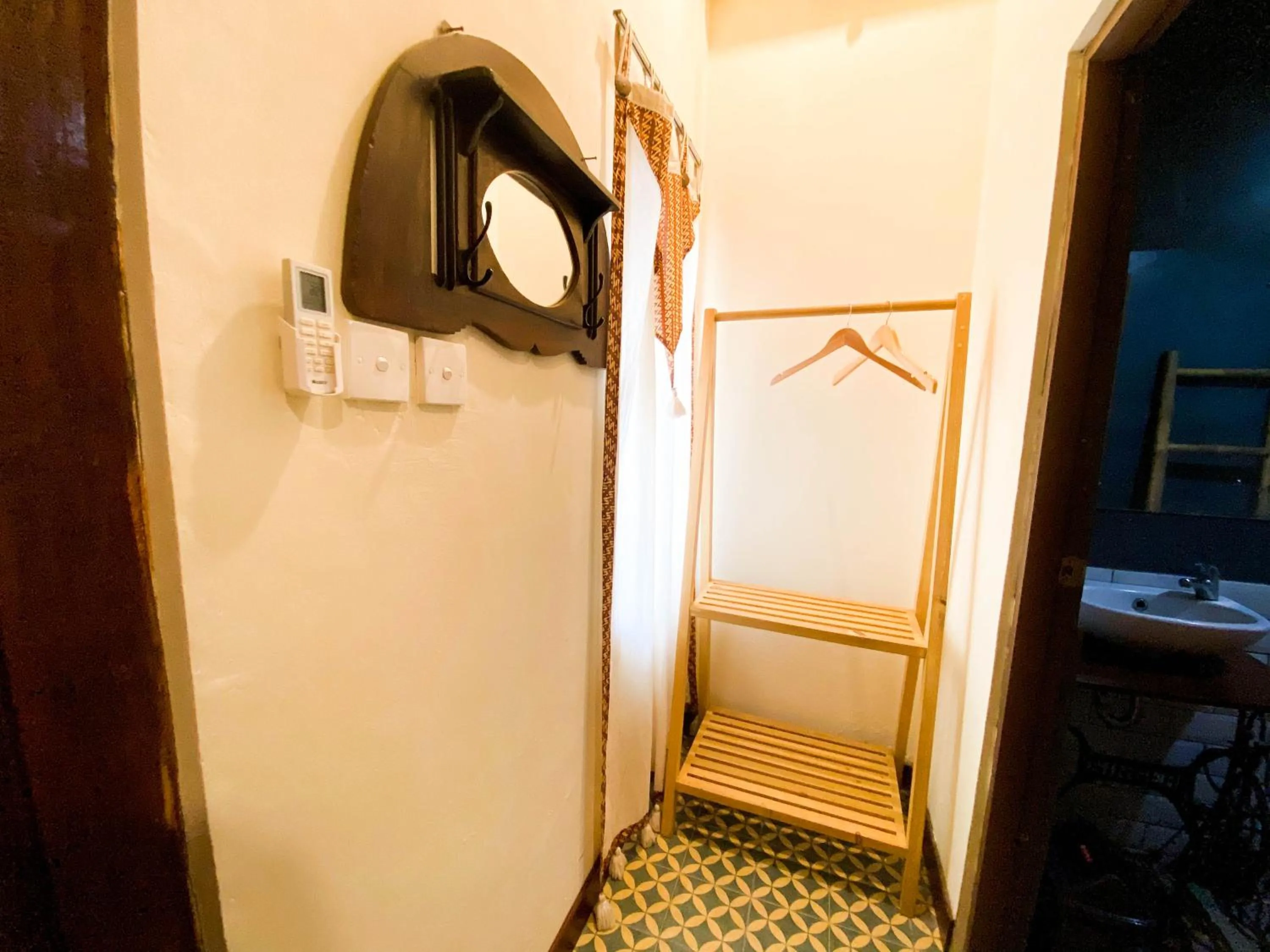 wardrobe in Hinggil Homestay Syariah Malioboro Yogya Mitra RedDoorz