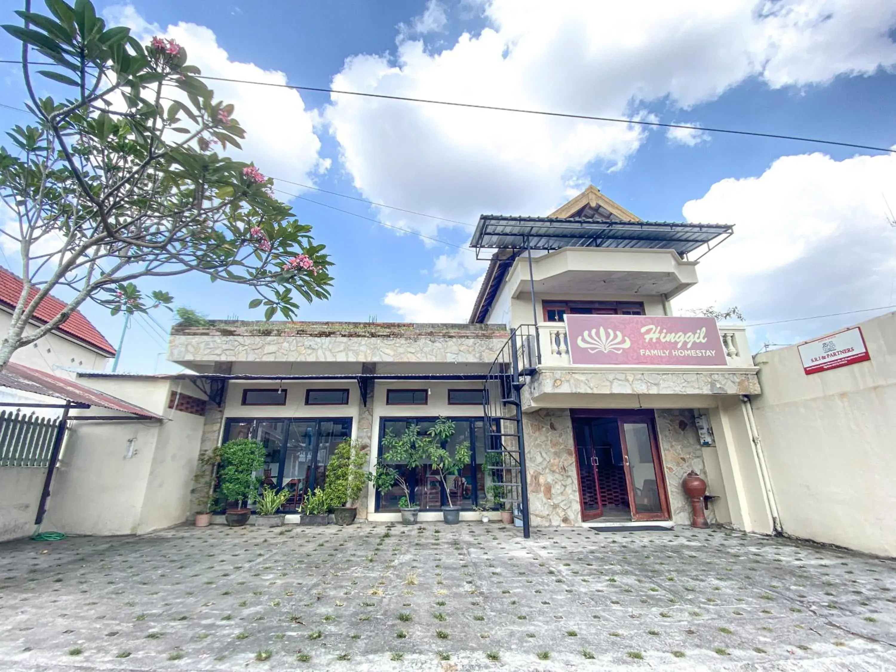 Property building in Hinggil Homestay Syariah Malioboro Yogya Mitra RedDoorz Property building in Hinggil Homestay Syariah Malioboro Yogya Mitra RedDoorz
