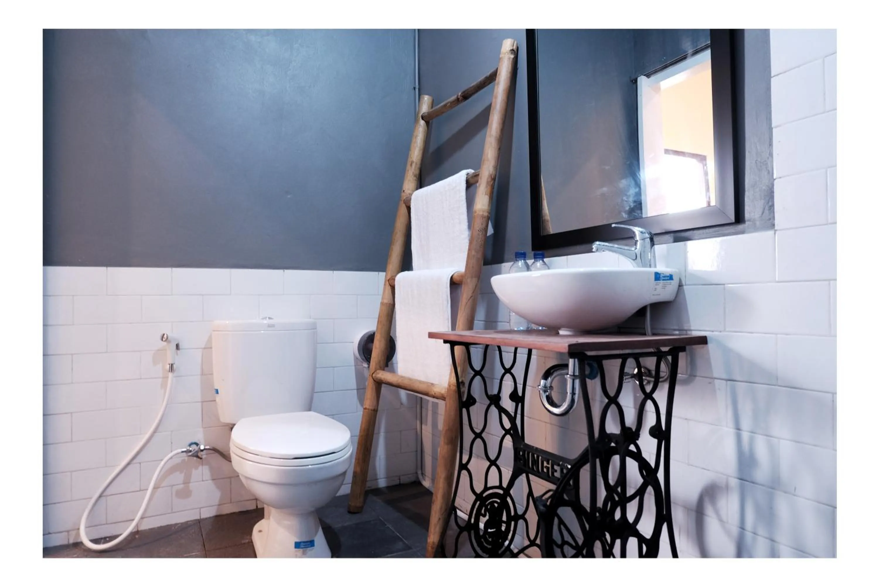 Shower in Hinggil Homestay Syariah Malioboro Yogya Mitra RedDoorz