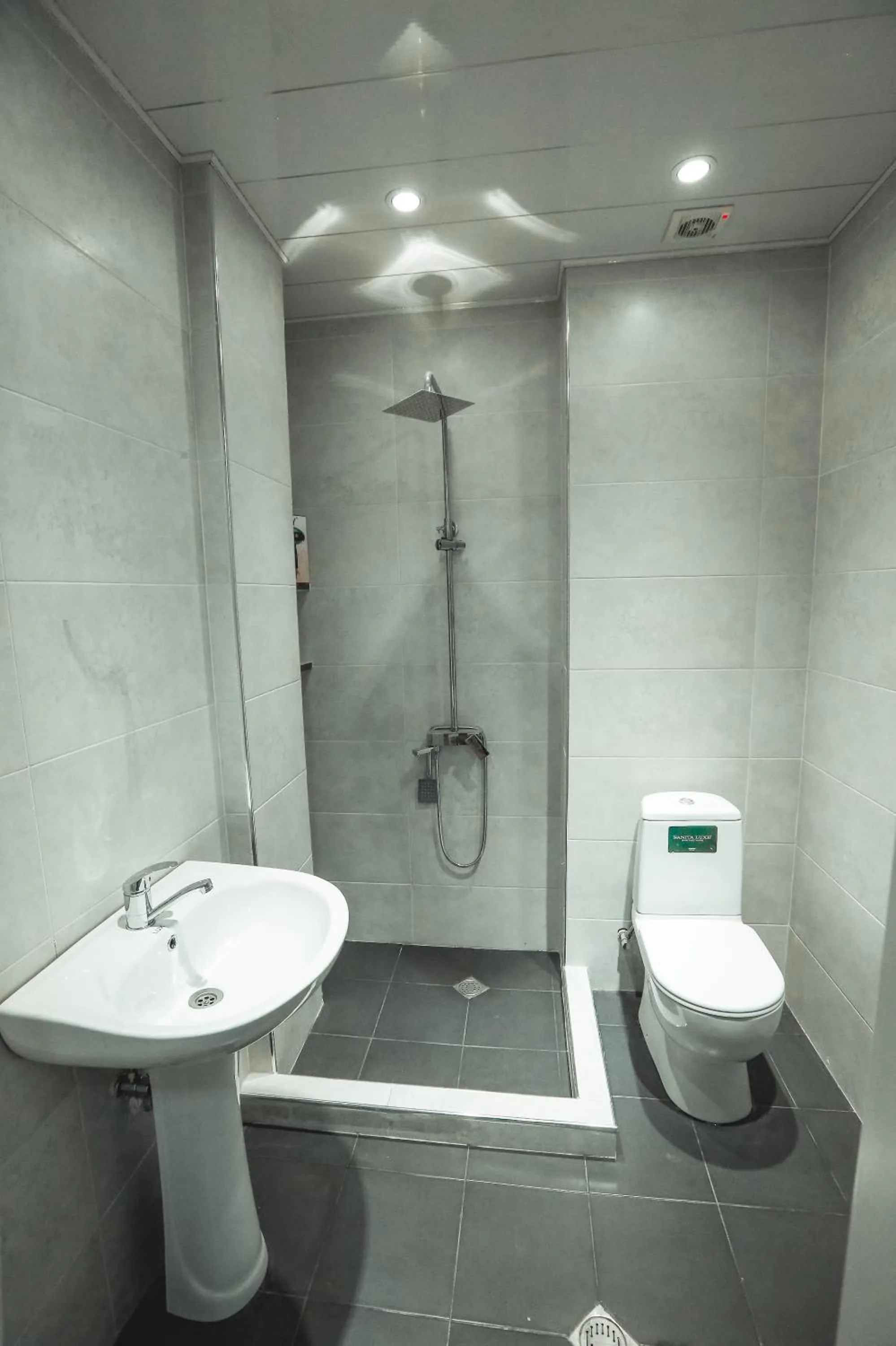 Bathroom in Vazi Aparthotel