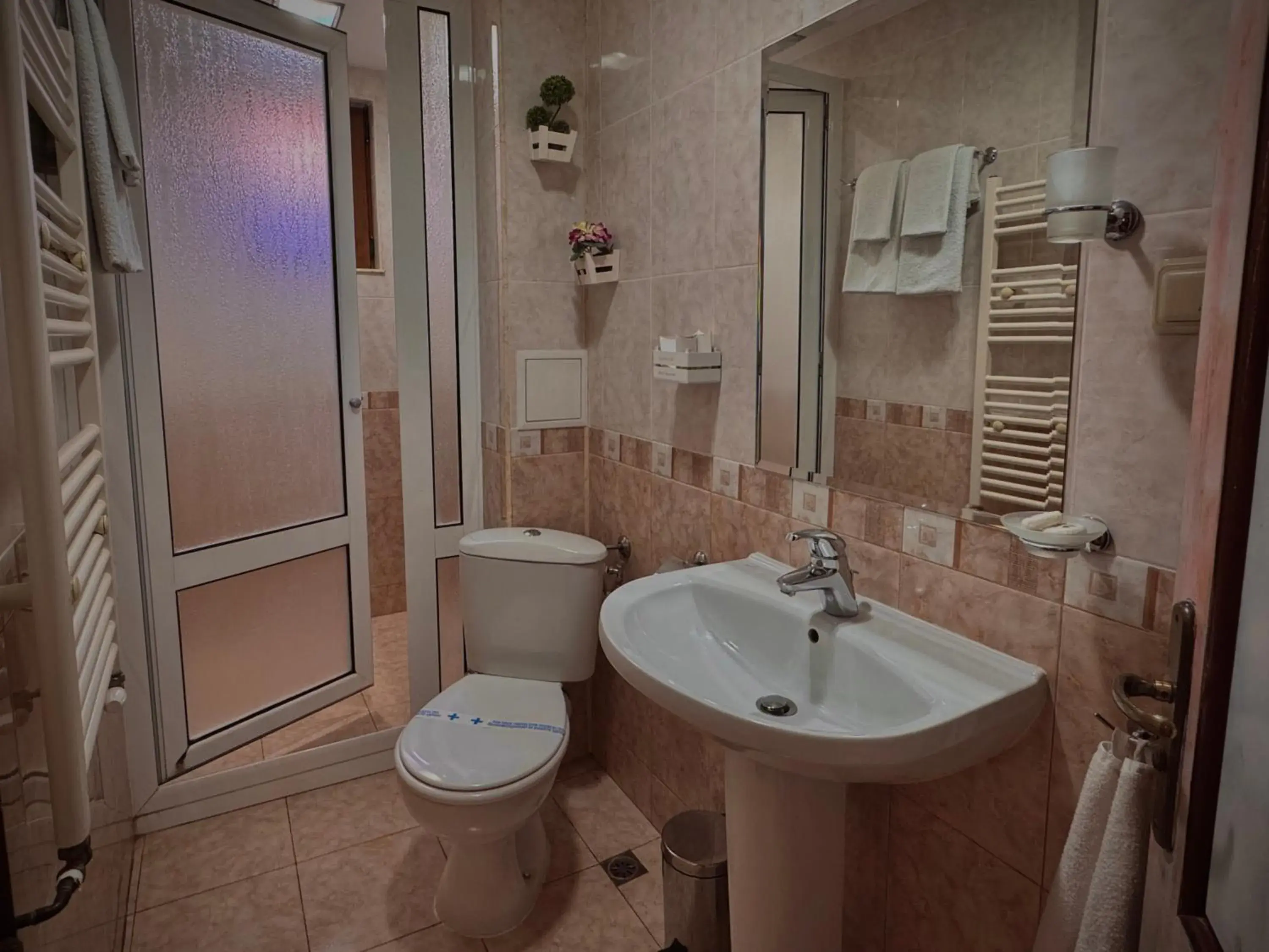 Standard Twin Room with Garden View - single occupancy in Family Hotel at Renaissance Square Standard Twin Room with Garden View - single occupancy in Family Hotel at Renaissance Square