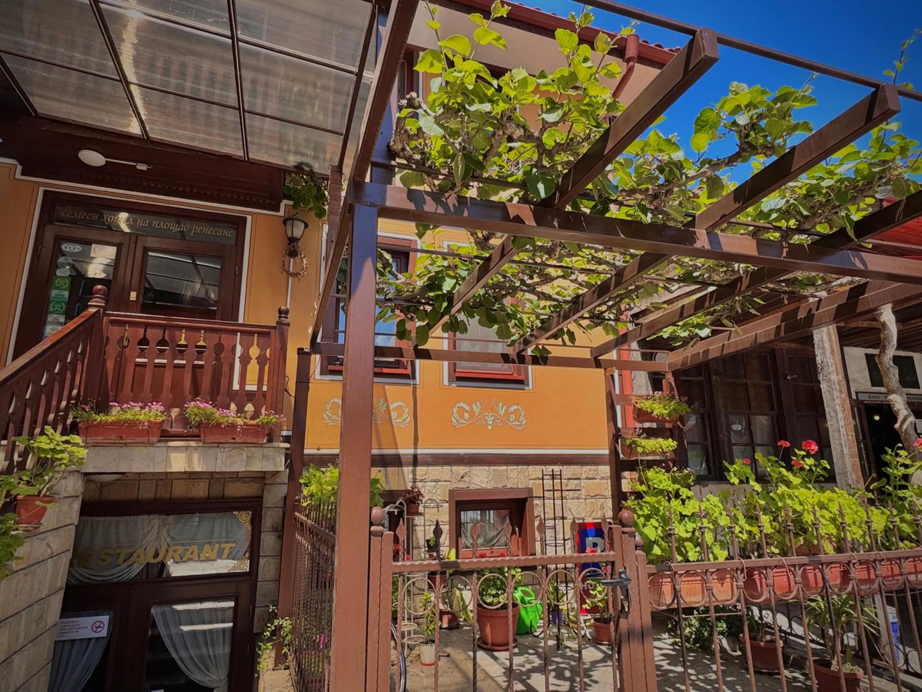 Family Hotel at Renaissance Square