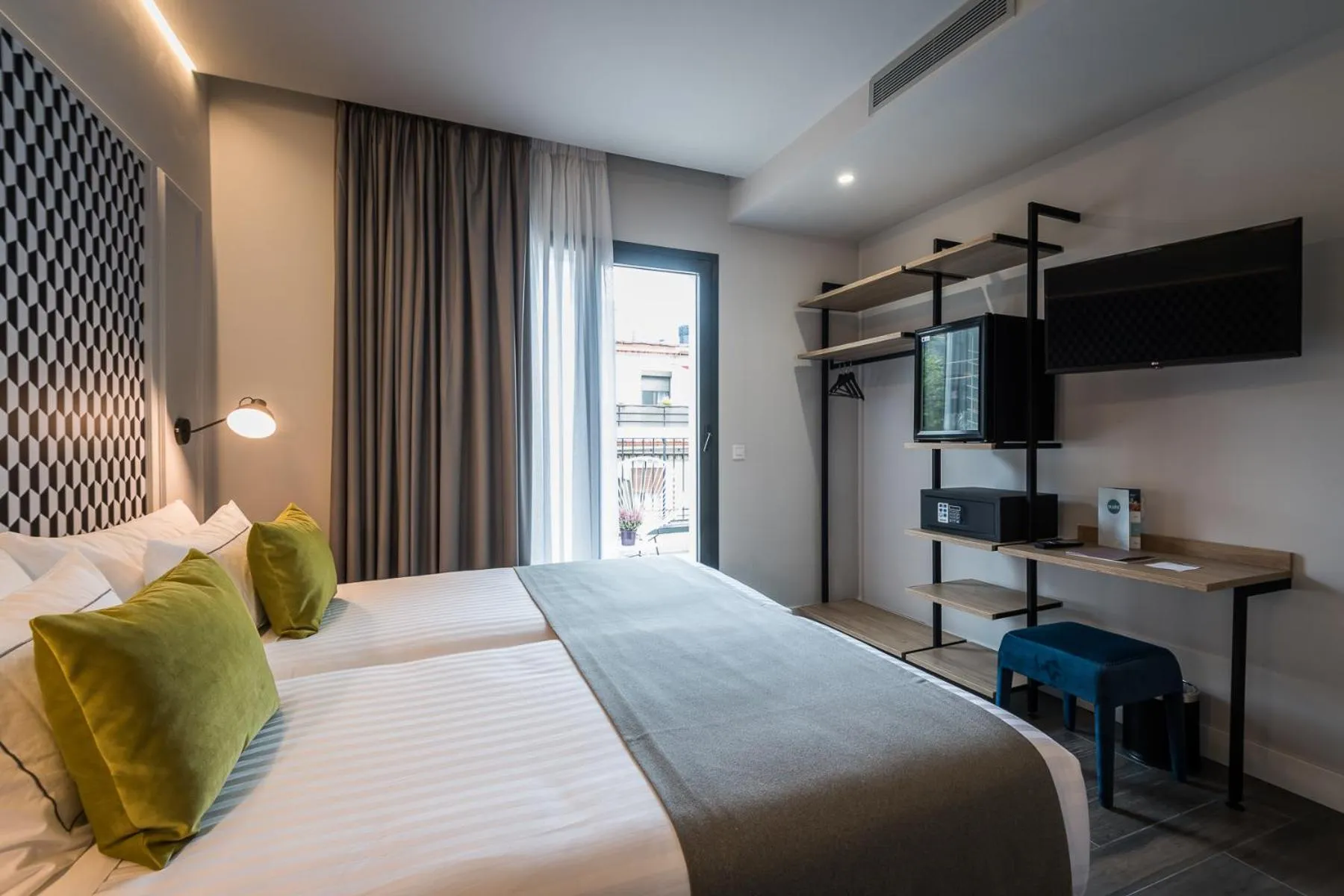 Bed in Intelier Victoria