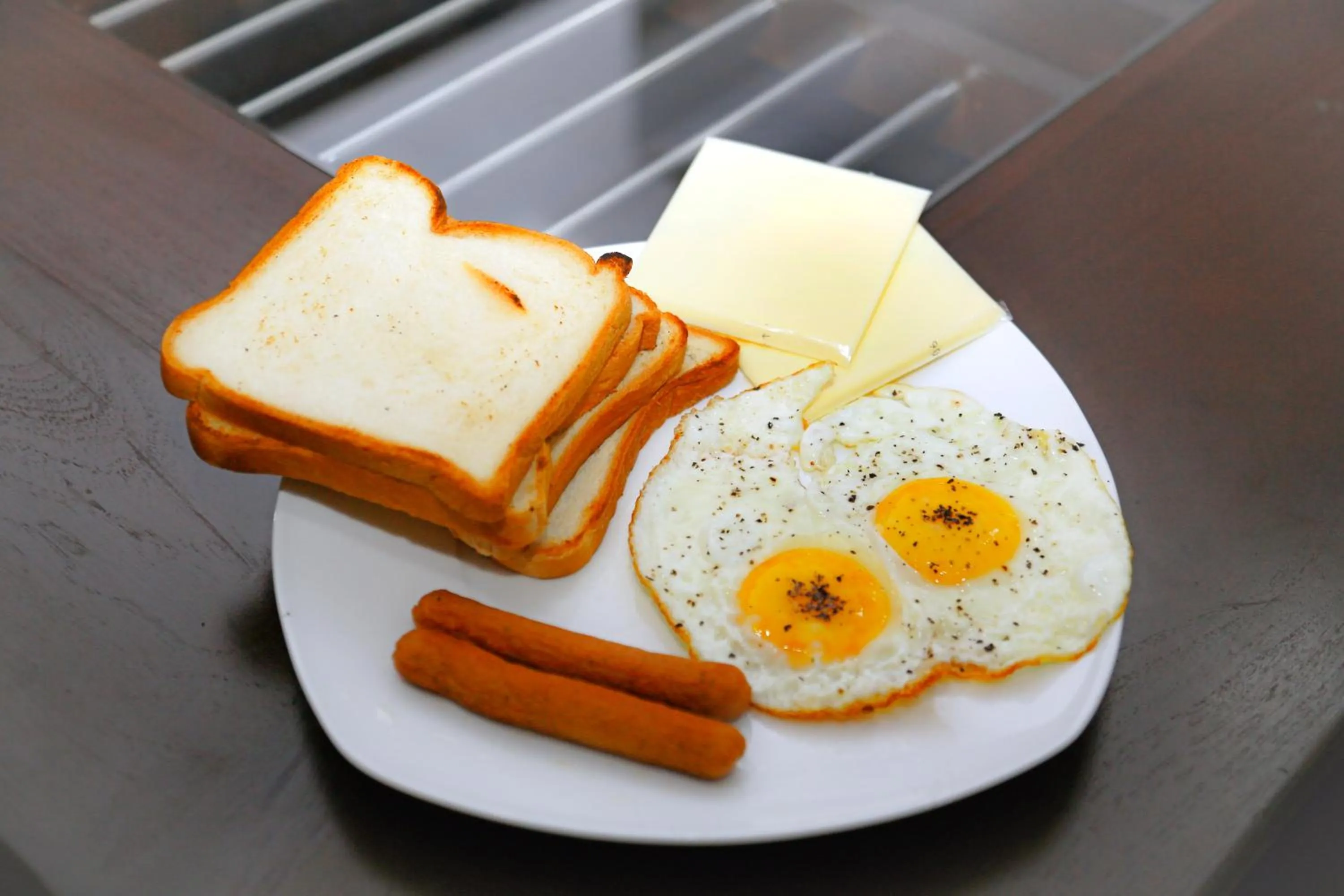 American breakfast in Queen's Gate, Mirissa