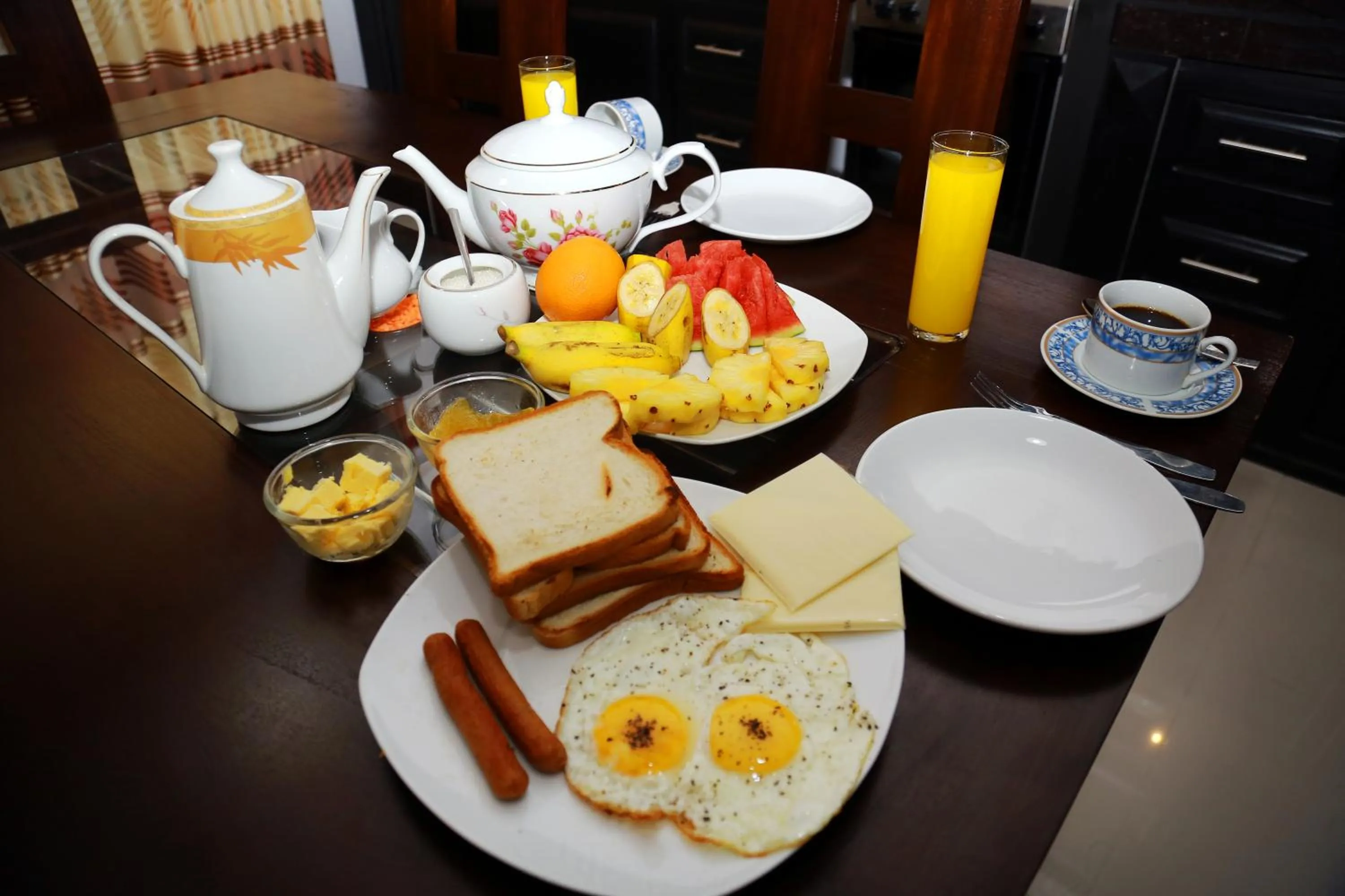 American breakfast in Queen's Gate, Mirissa