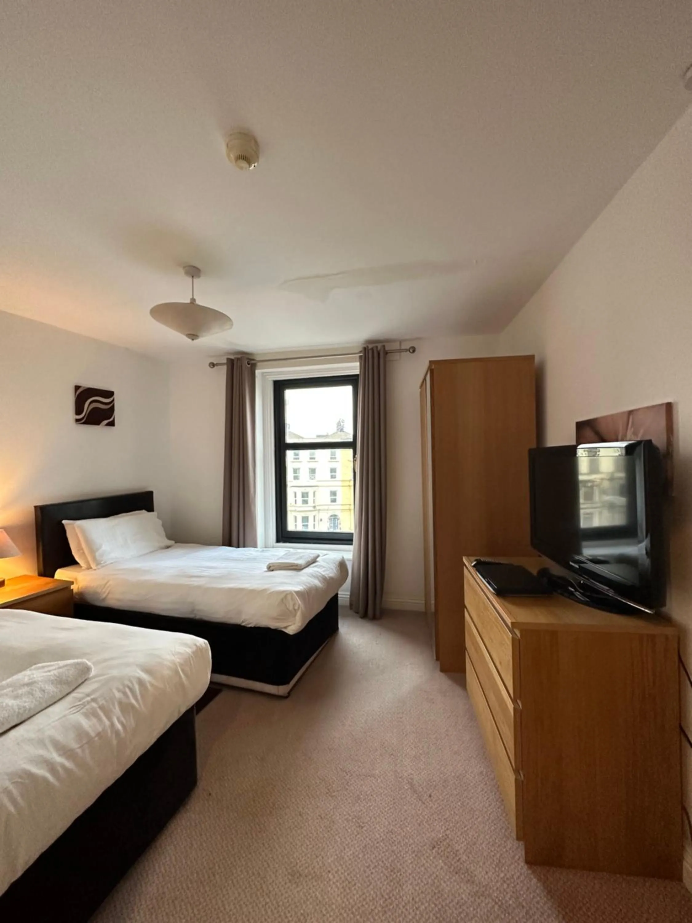 Bedroom, Bed in The Carlton's Holiday Suites