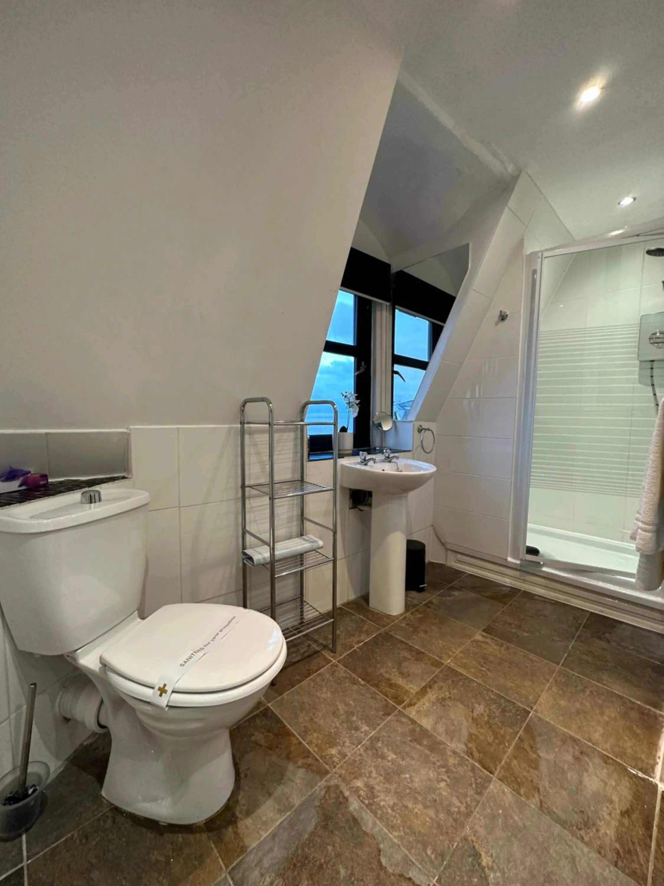 Shower in The Carlton's Holiday Suites