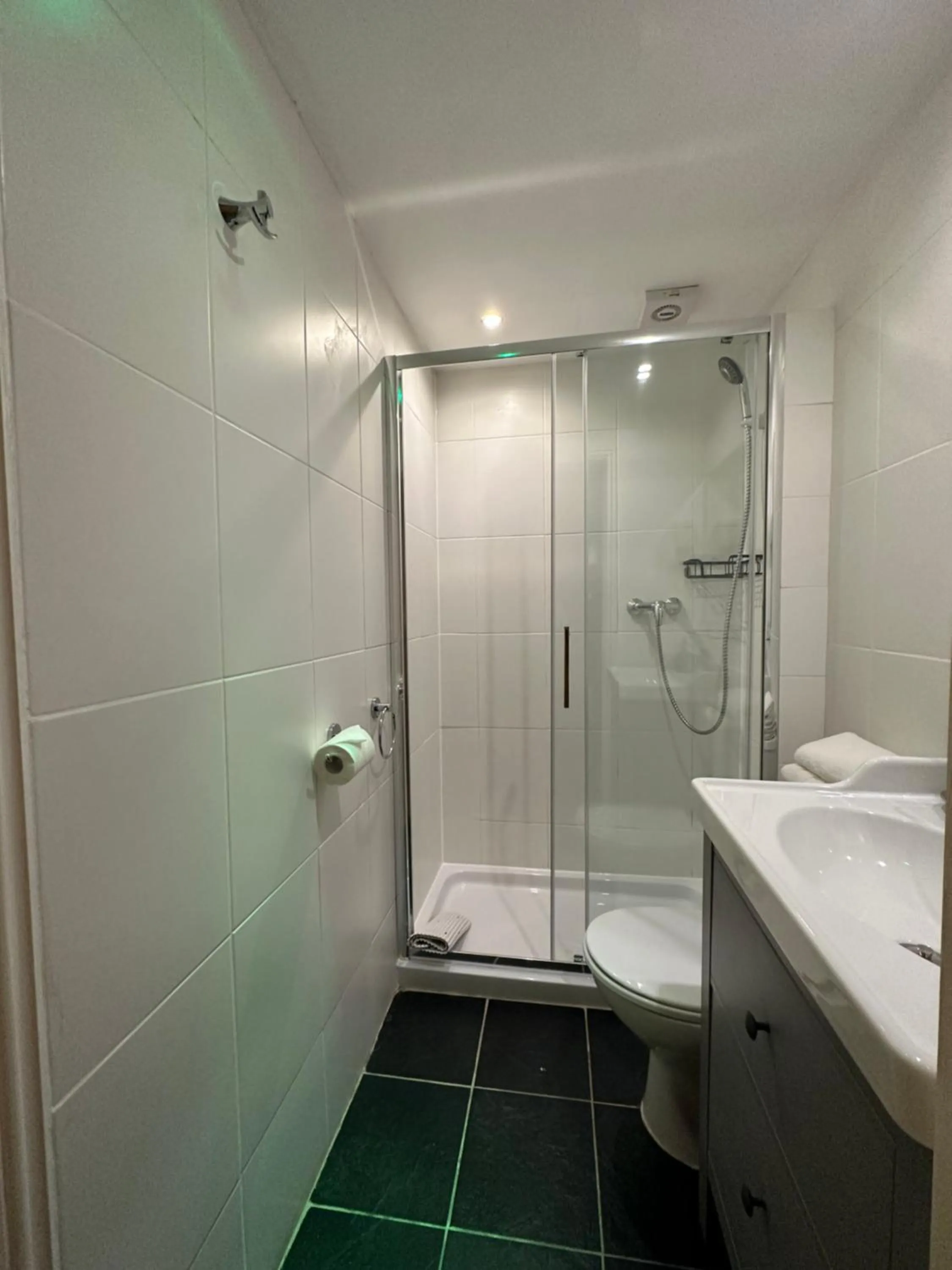 Shower in The Carlton's Holiday Suites