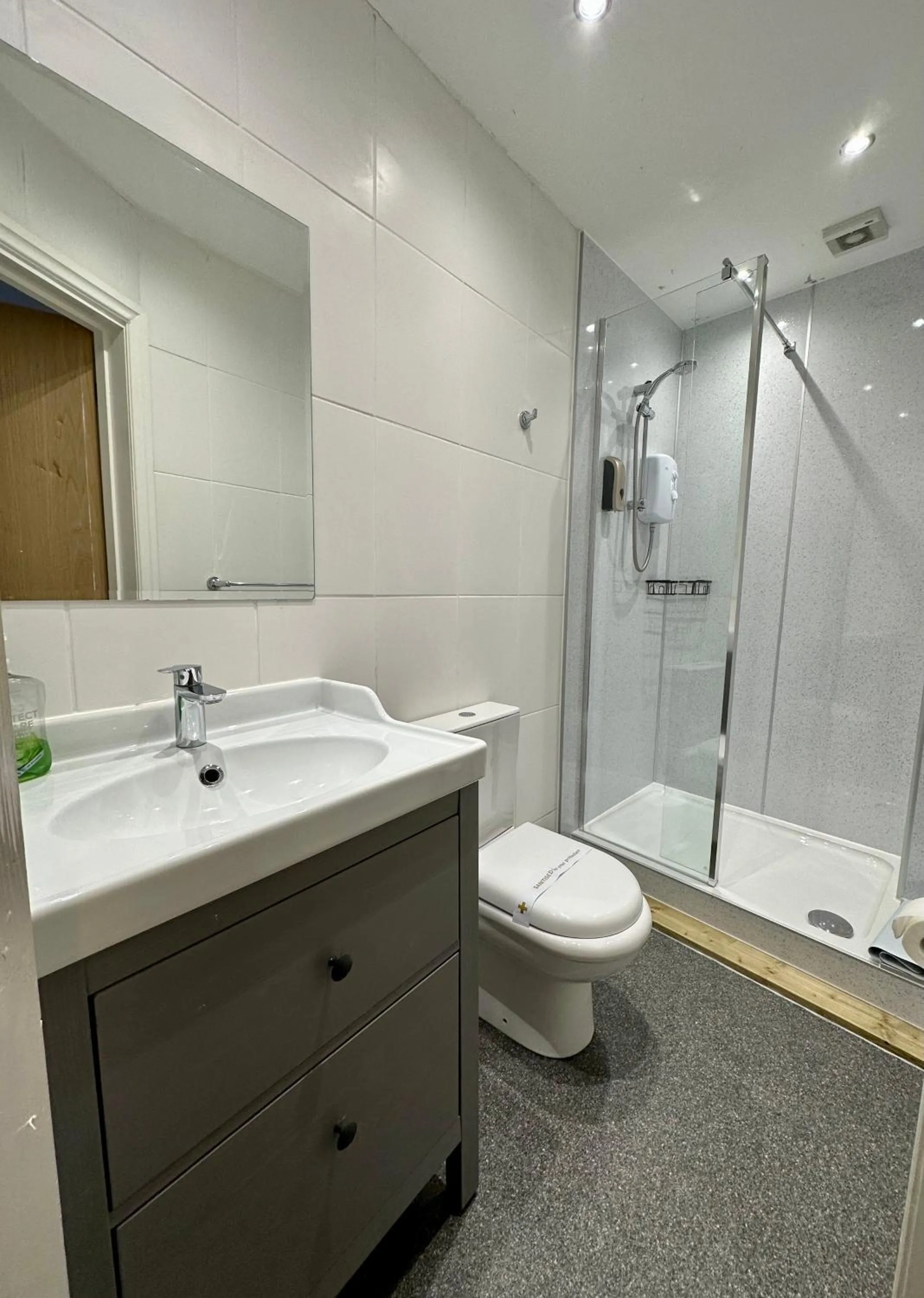Shower in The Carlton's Holiday Suites