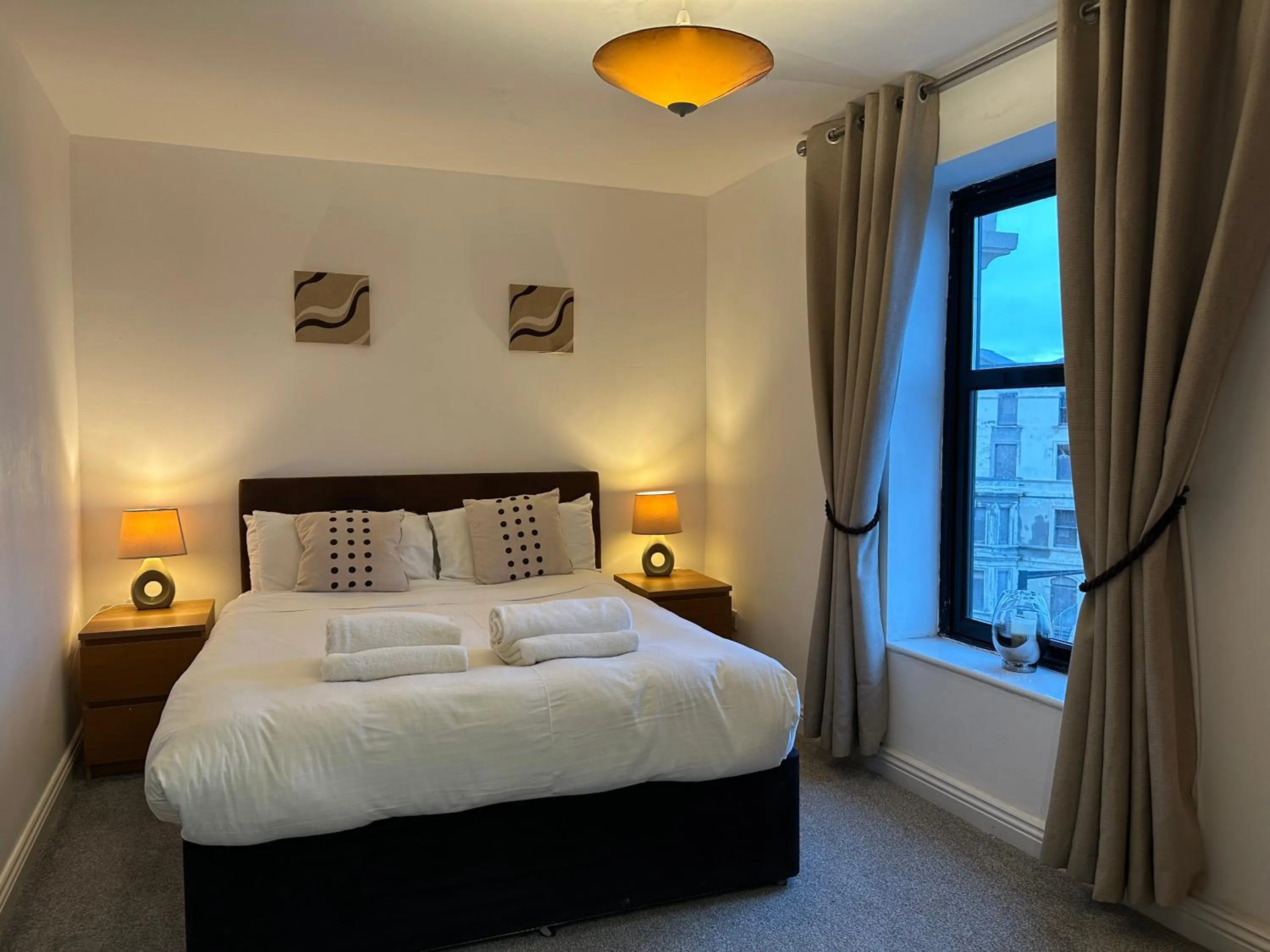 Bedroom, Bed in The Carlton's Holiday Suites