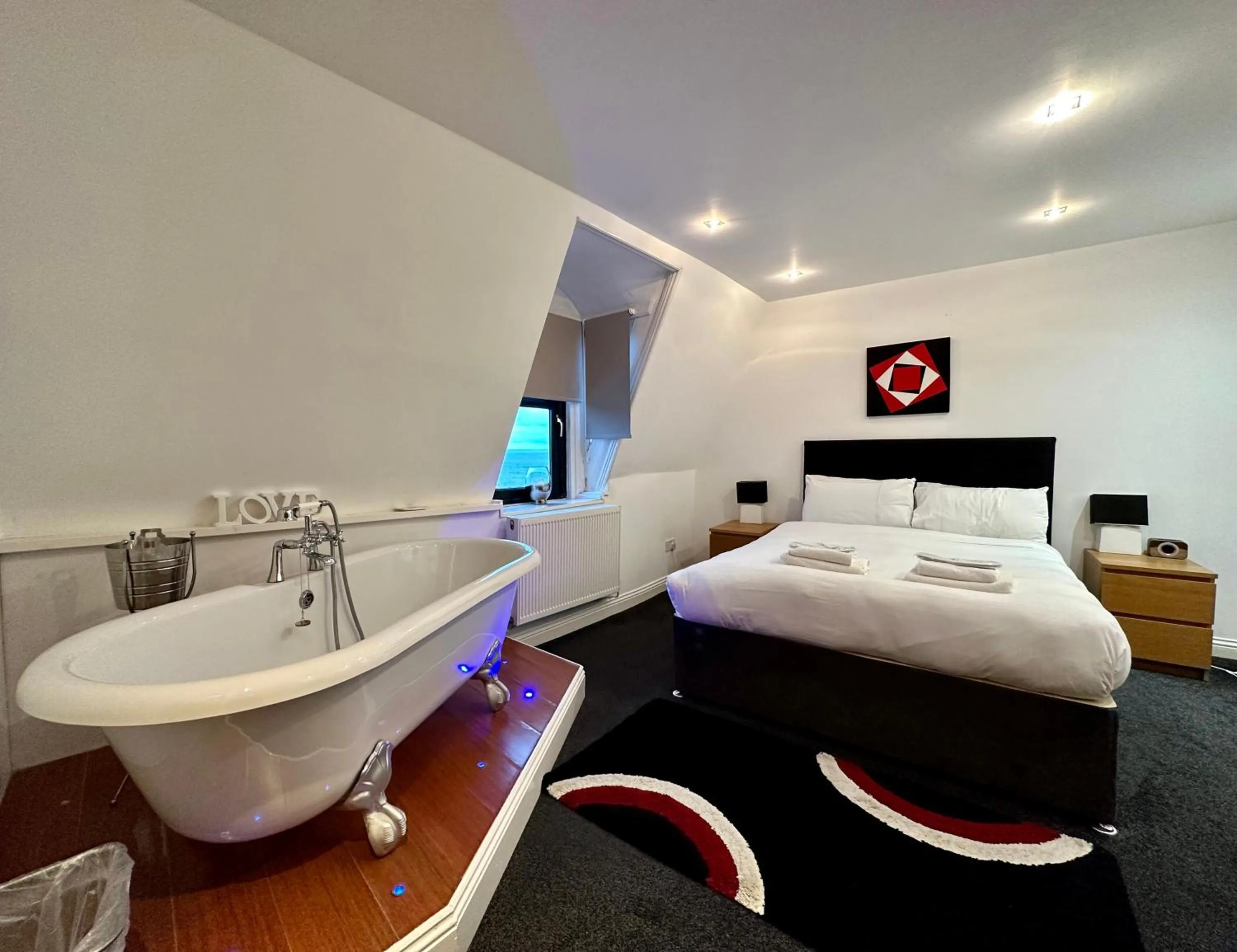 Photo of the whole room, Bed in The Carlton's Holiday Suites