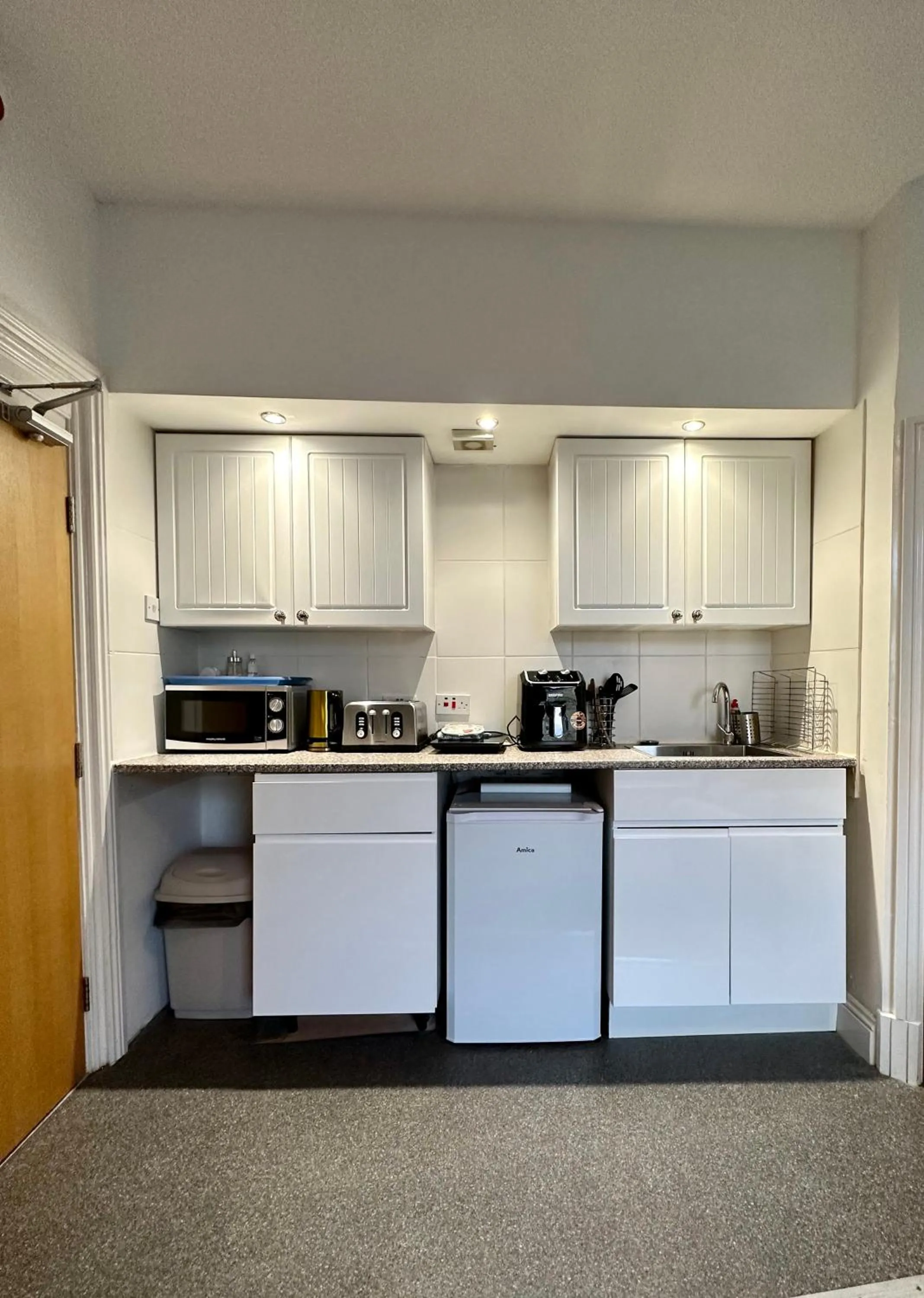 Kitchen or kitchenette in The Carlton's Holiday Suites