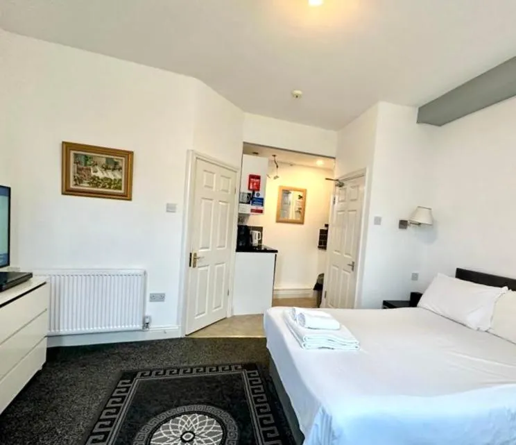 Bedroom, Bed in The Carlton's Holiday Suites