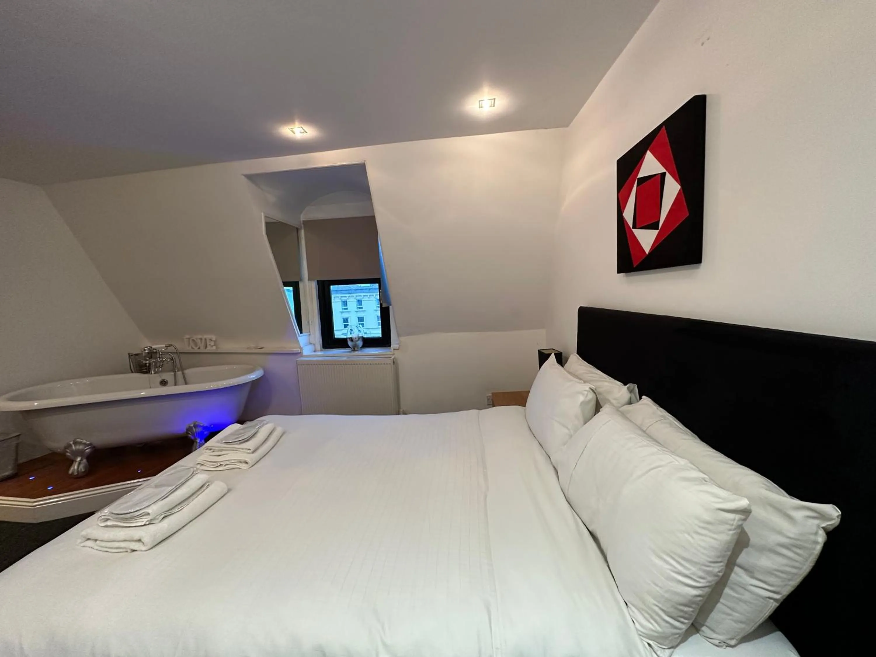 Bedroom, Bed in The Carlton's Holiday Suites