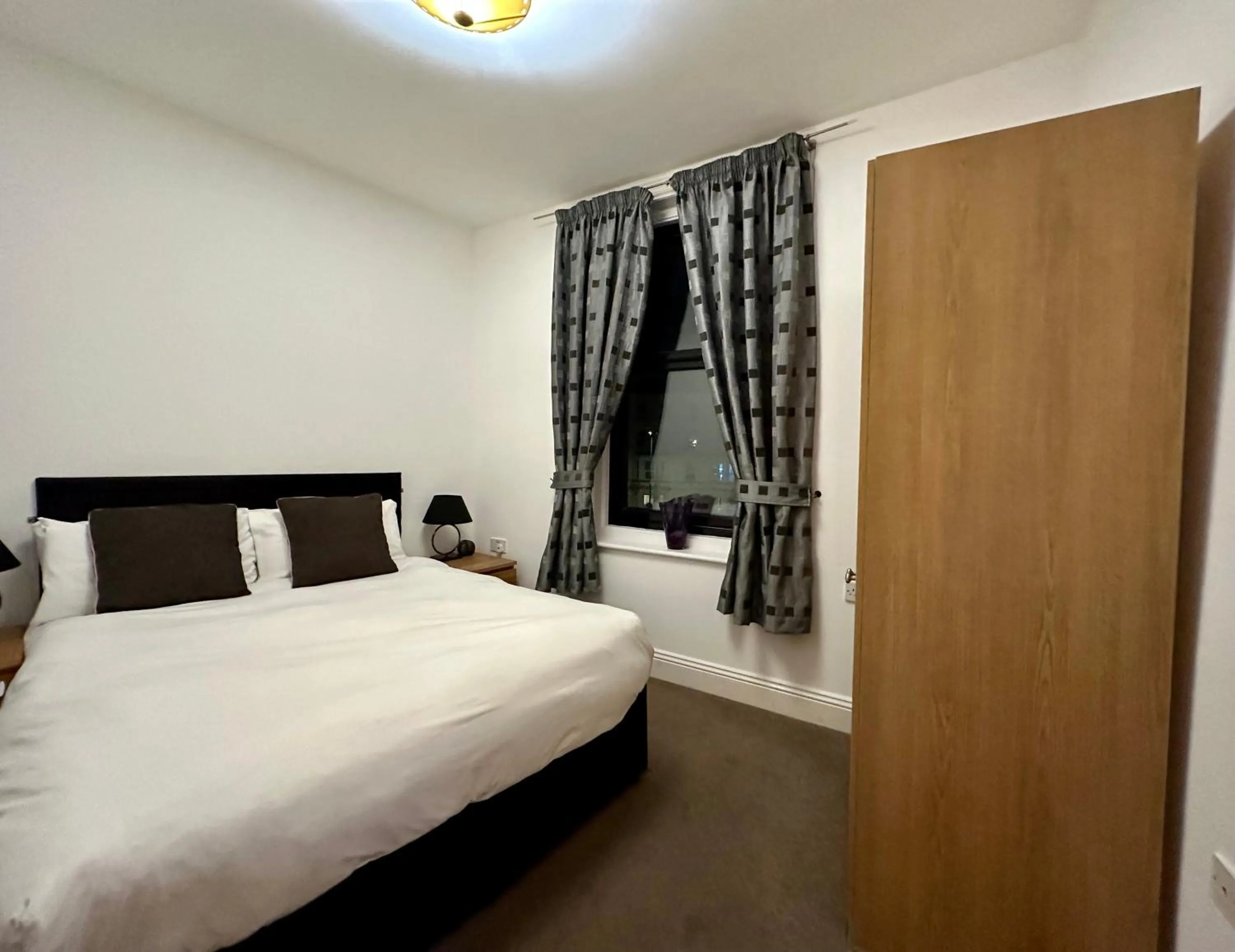 Bedroom, Bed in The Carlton's Holiday Suites