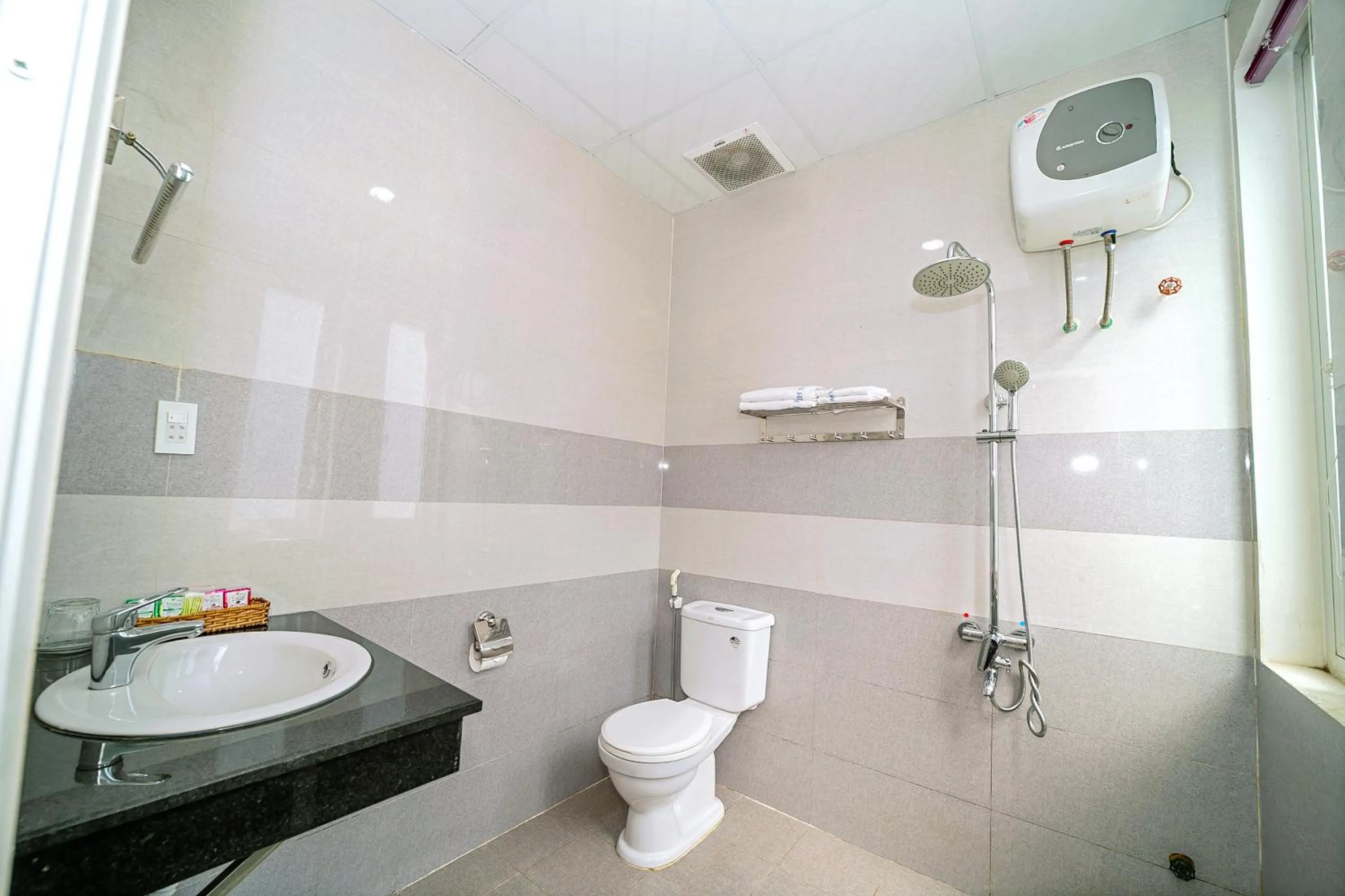 Khách sạn Vĩnh Hội