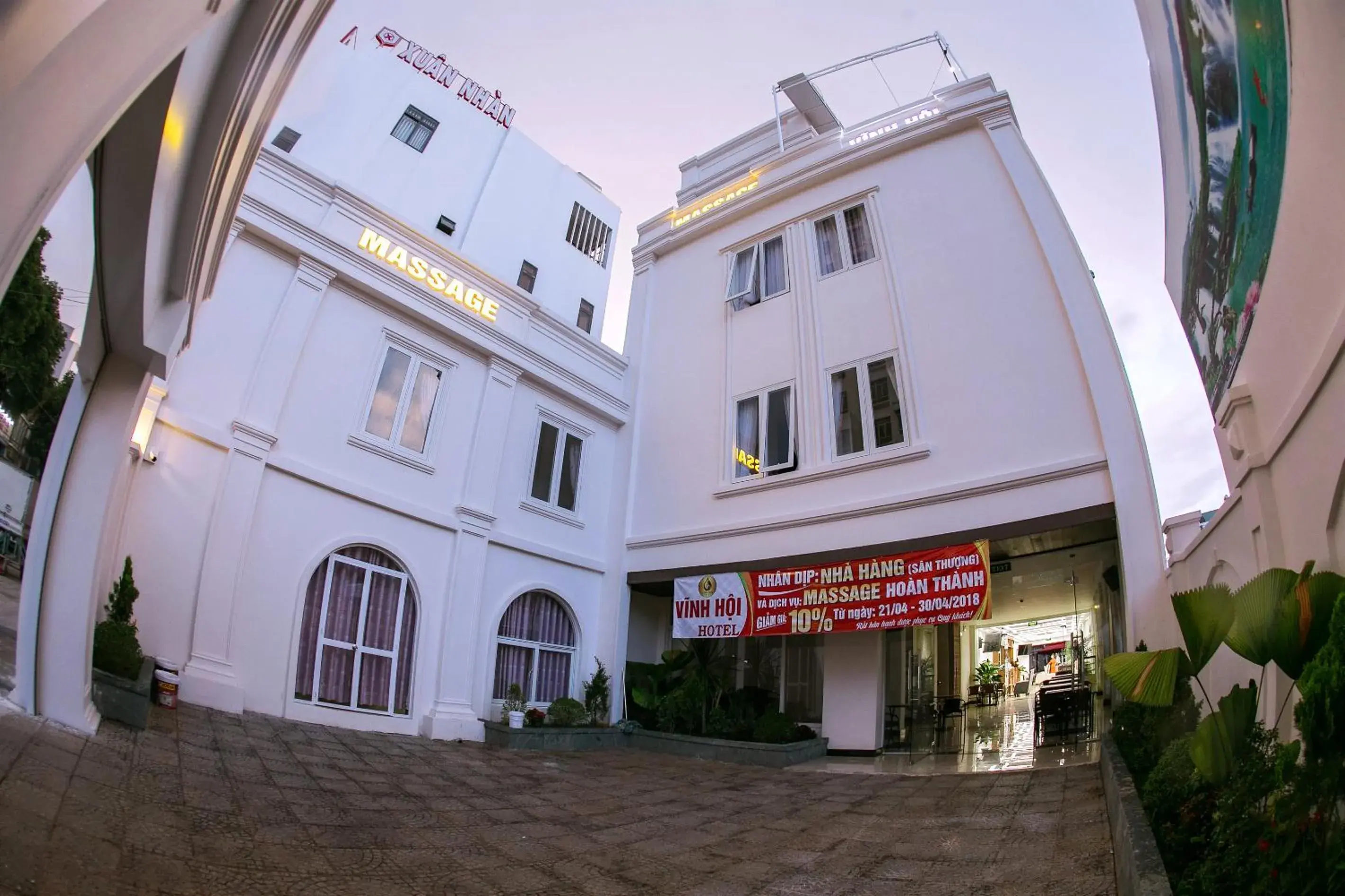 Property building in Khách sạn Vĩnh Hội Property building in Khách sạn Vĩnh Hội