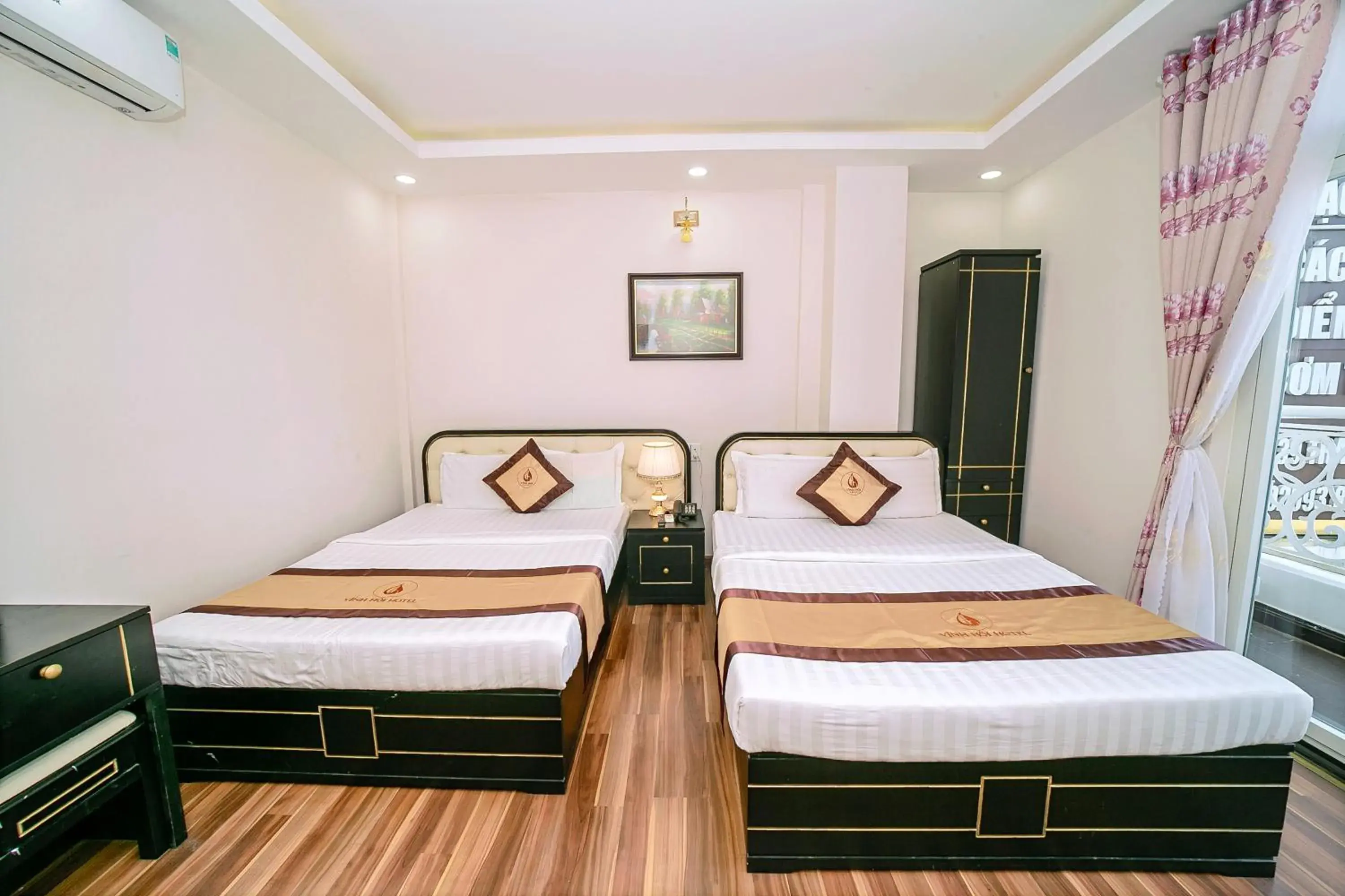 Twin Room with Balcony in Khách sạn Vĩnh Hội Twin Room with Balcony in Khách sạn Vĩnh Hội