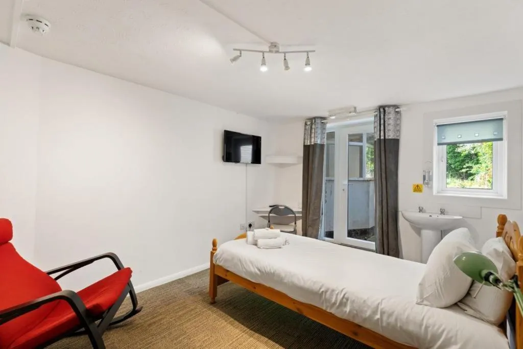 Bedroom, Bed in Dover Town Rooms - Short Lets & Serviced Accommodation - Dover
