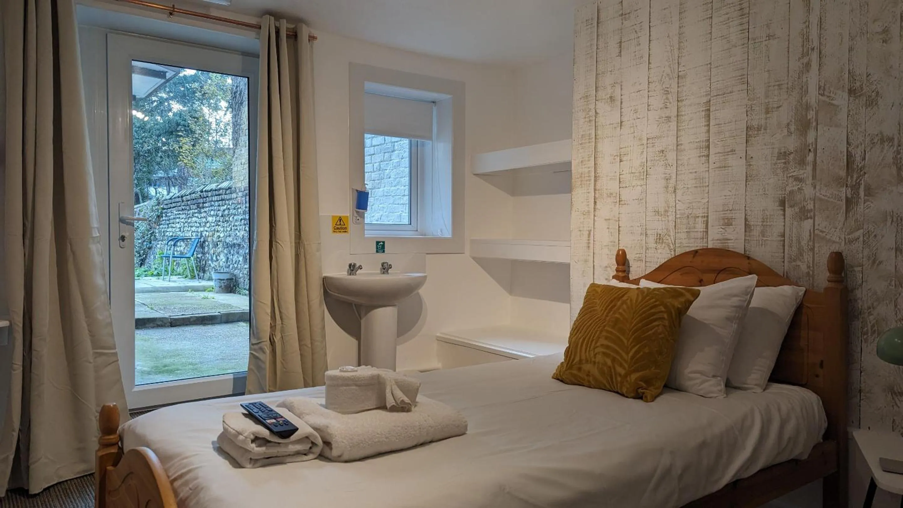 Bedroom, Bed in Dover Town Rooms - Short Lets & Serviced Accommodation - Dover