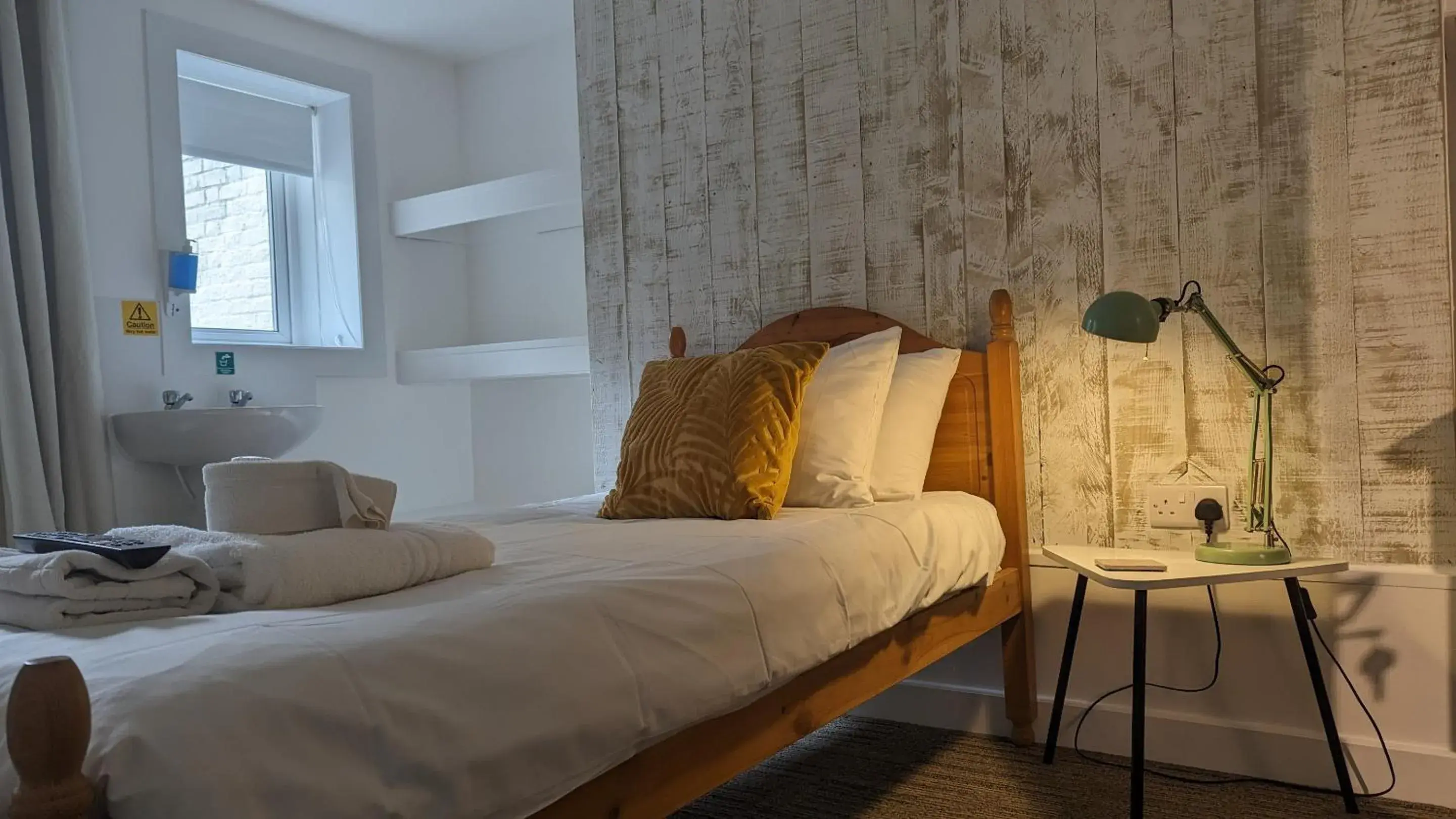 Economy Single Room - single occupancy in Dover Town Rooms - Short Lets & Serviced Accommodation - Dover Economy Single Room - single occupancy in Dover Town Rooms - Short Lets & Serviced Accommodation - Dover