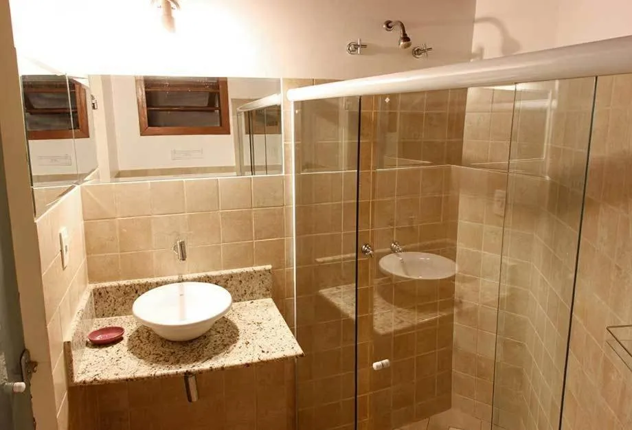 Shower in Concha Tropical Flat