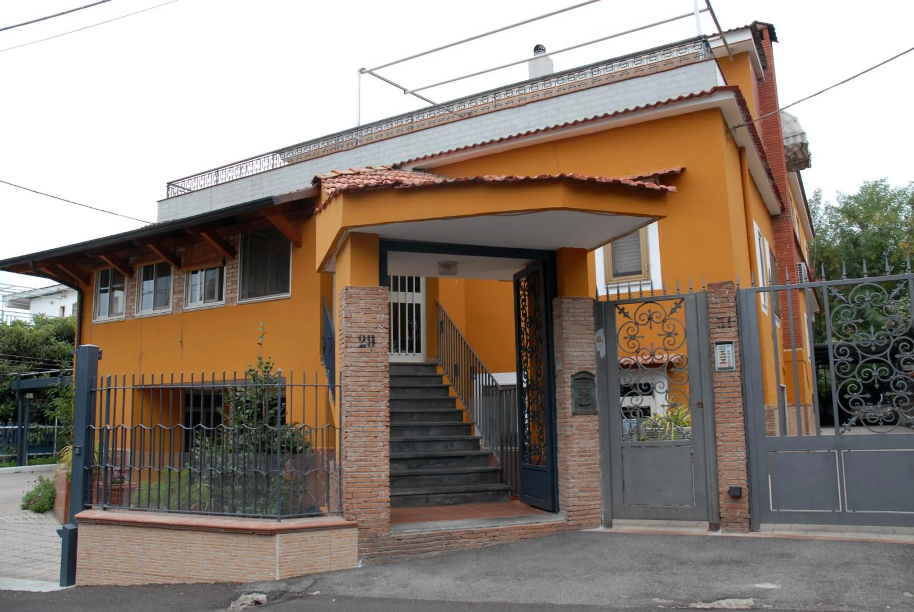 Facade/entrance in Villa mena pompei