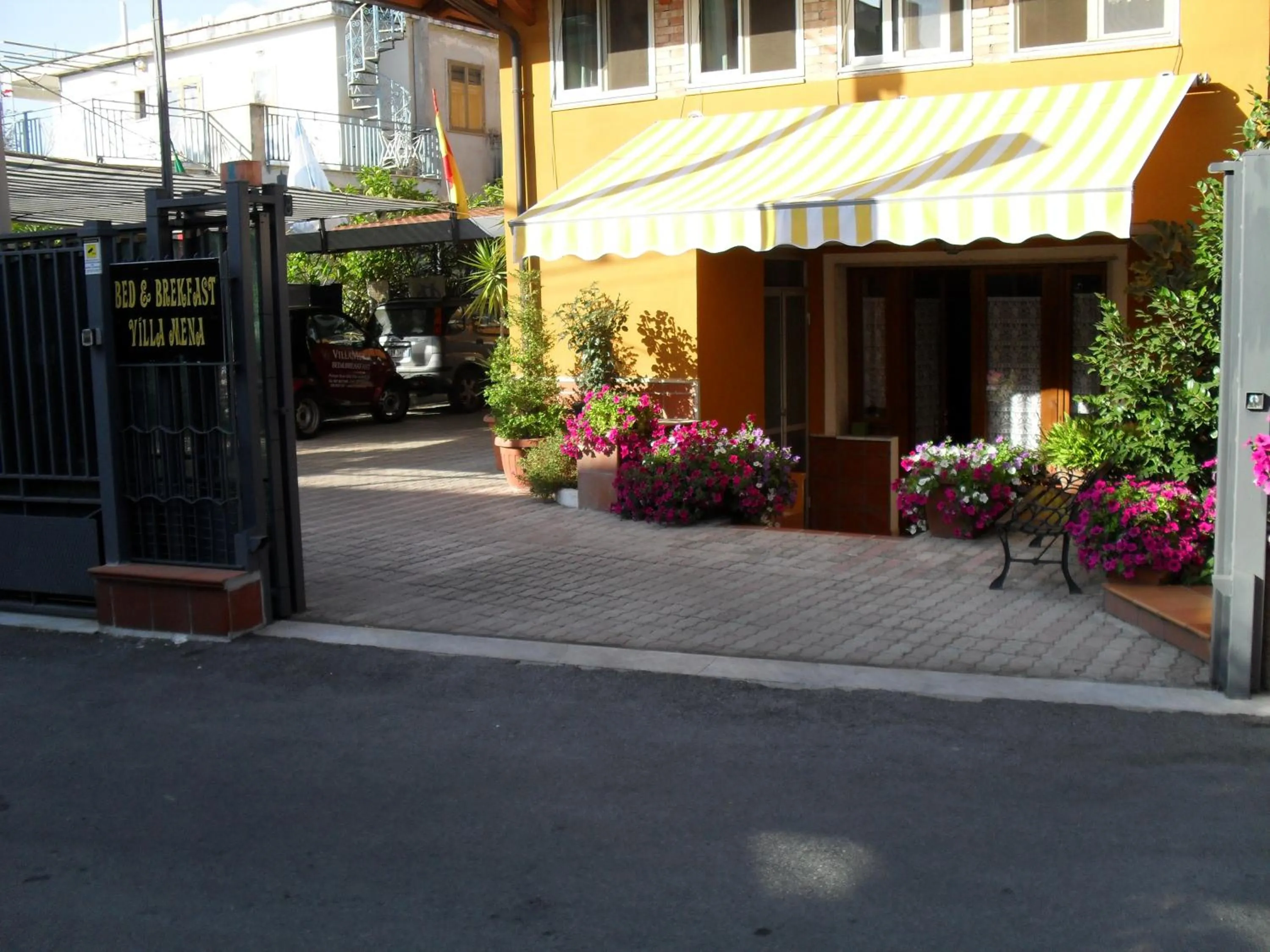 Street view in Villa mena pompei