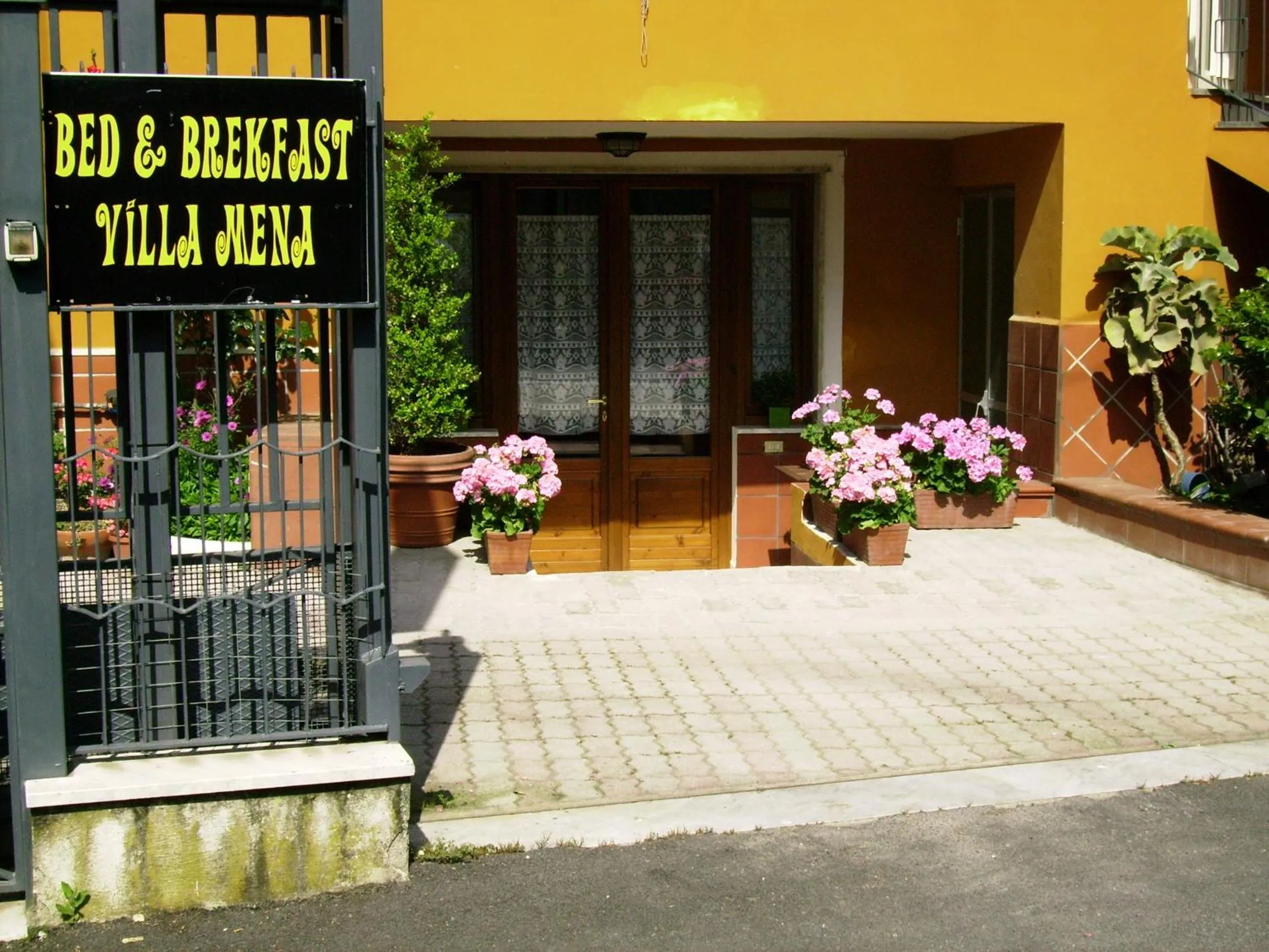 Street view in Villa mena pompei