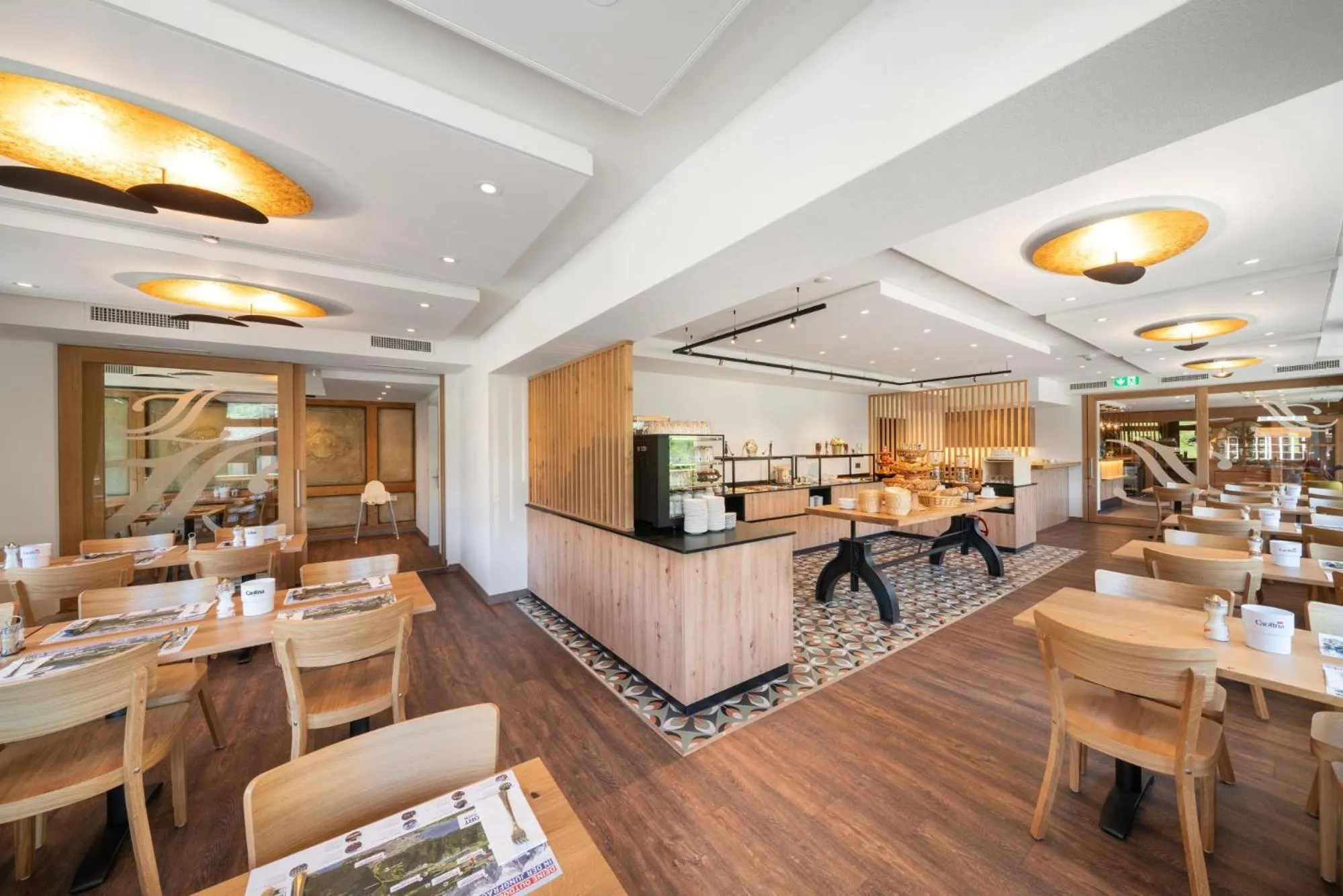 Breakfast in Jungfrau Lodge, Annex Crystal