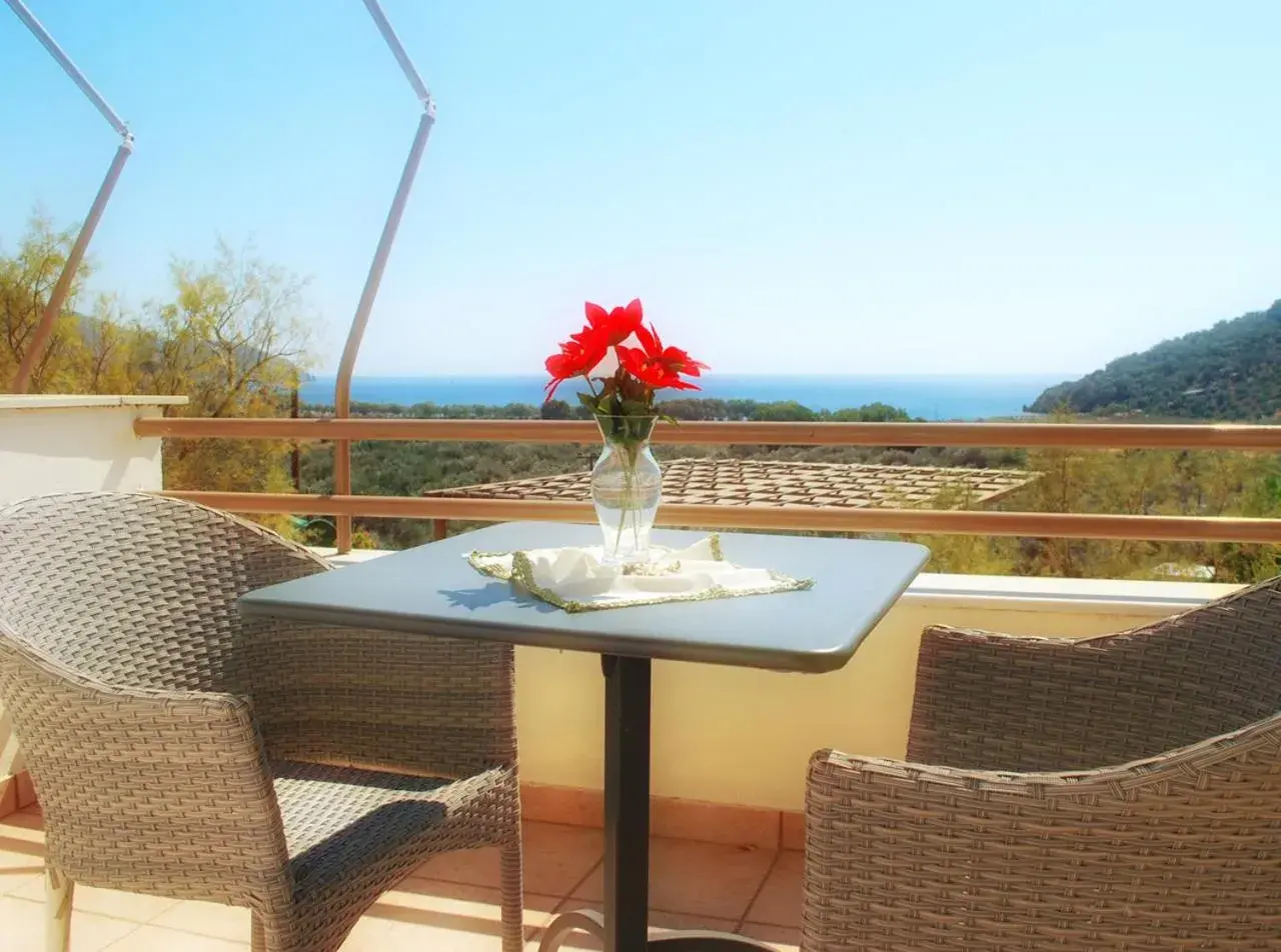 Triple Room in Blue Bay Hotel Triple Room in Blue Bay Hotel