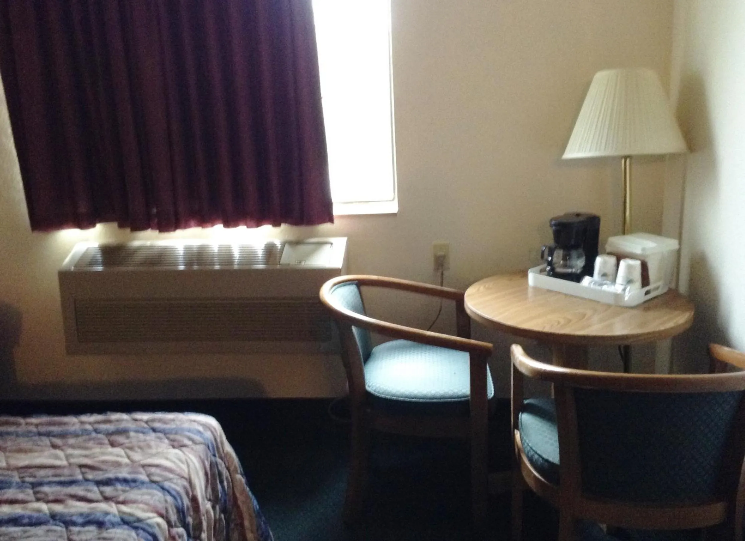 Coffee/tea facilities, Bed in Travelodge by Wyndham Hudsonville