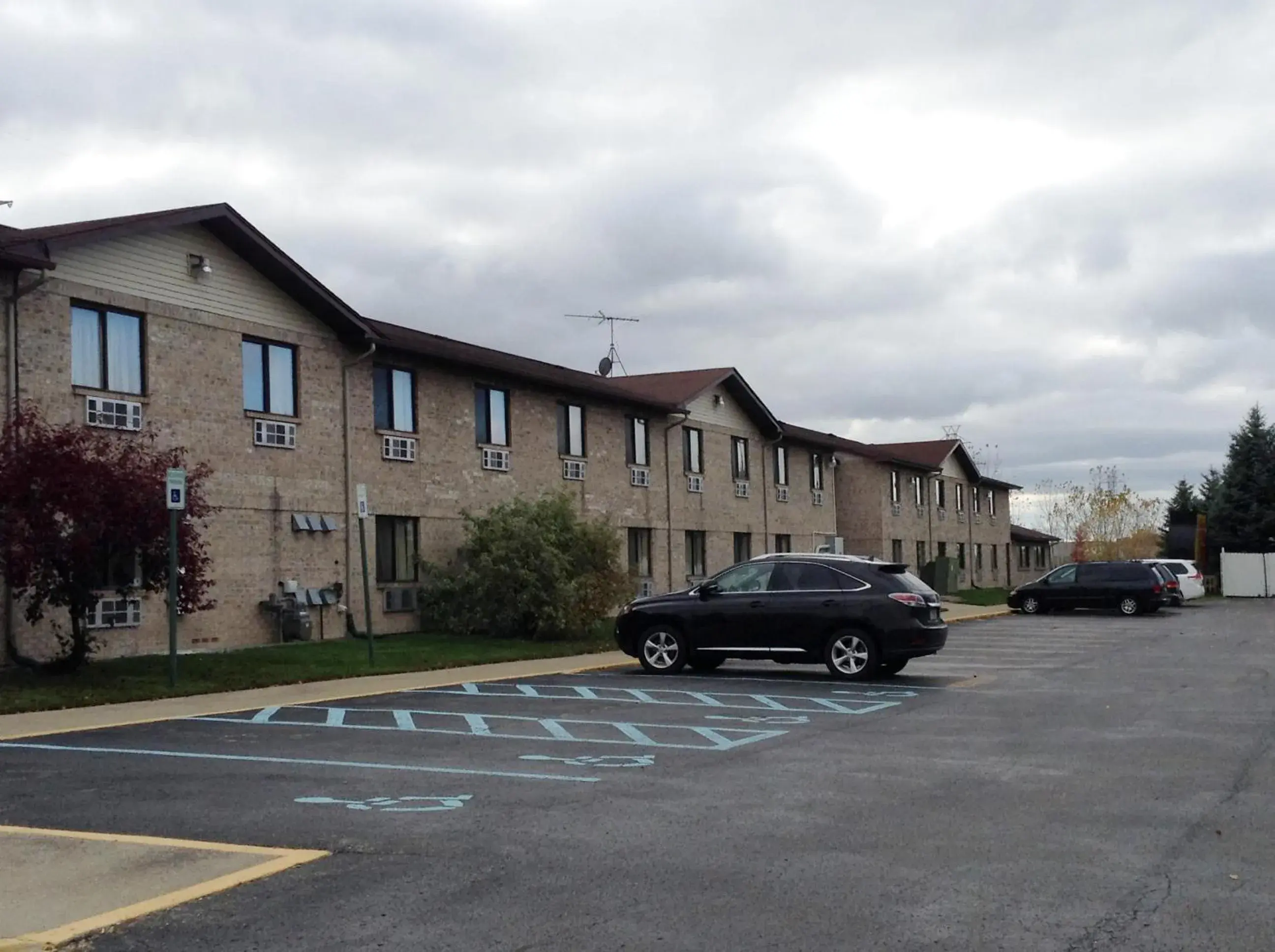 Property building in Travelodge by Wyndham Hudsonville Property building in Travelodge by Wyndham Hudsonville