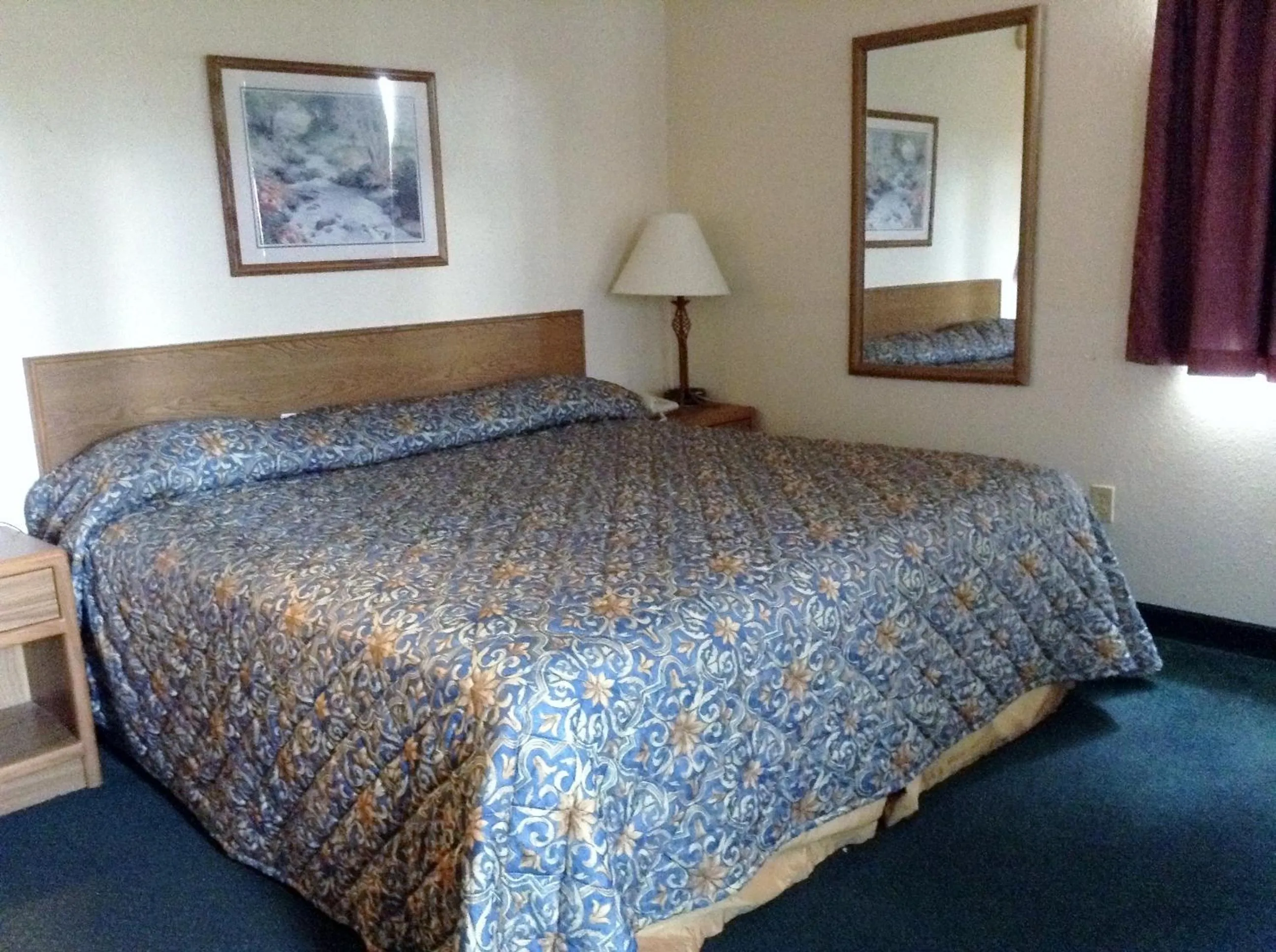 Bed in Travelodge by Wyndham Hudsonville