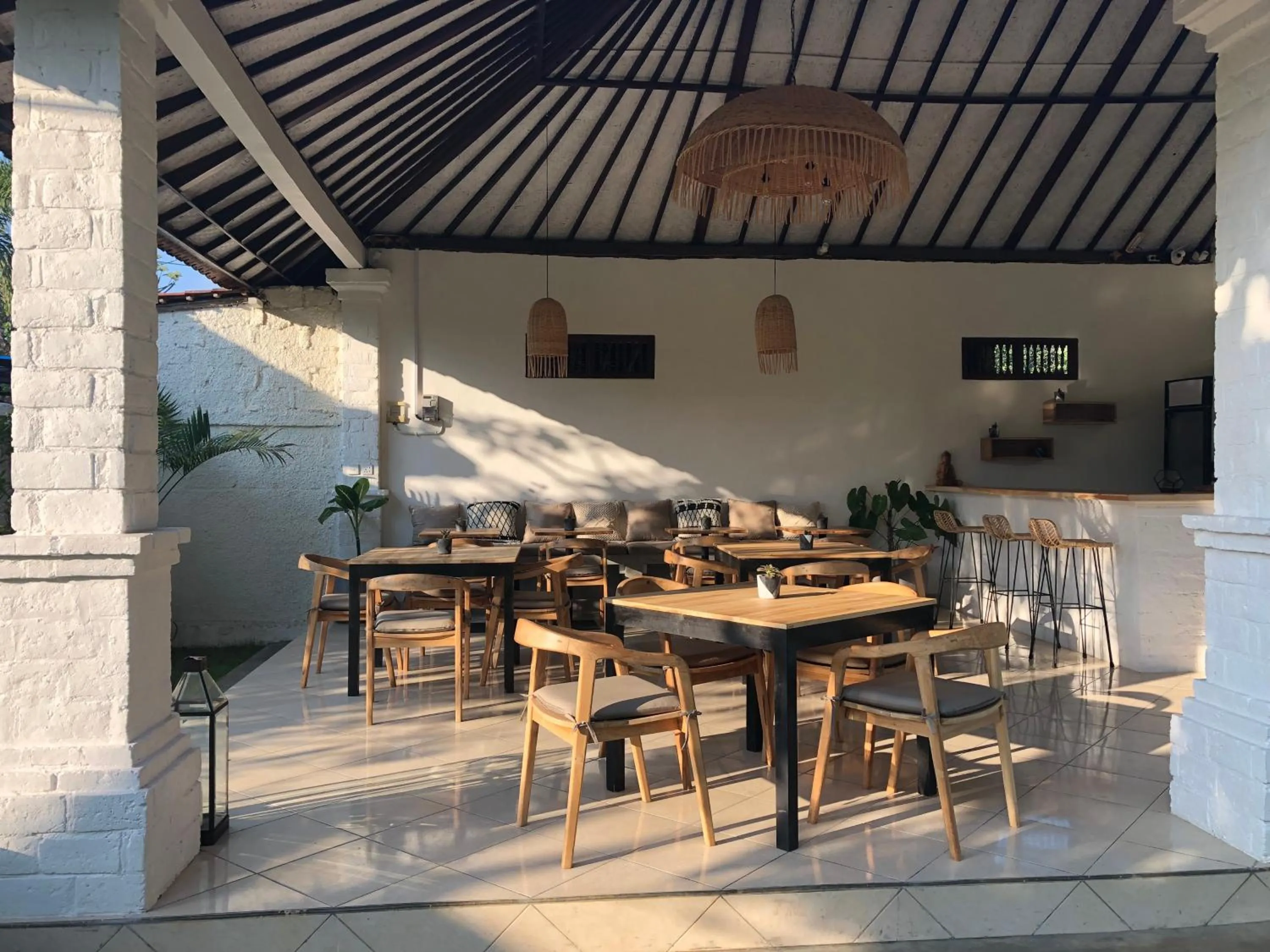 Restaurant/places to eat in The Inn Possible