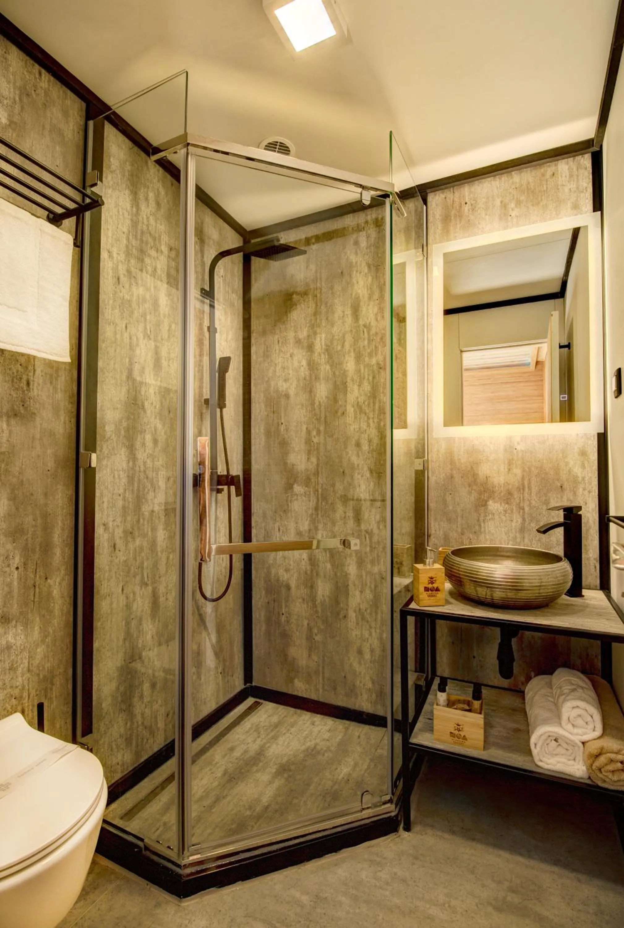 Shower in Noa Glamping Resort